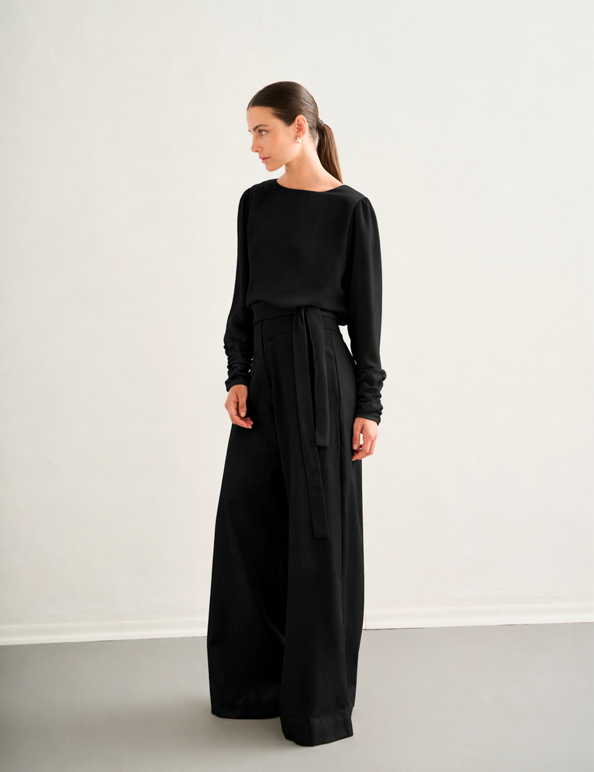 Blusa Transpasse Acetinada Preto