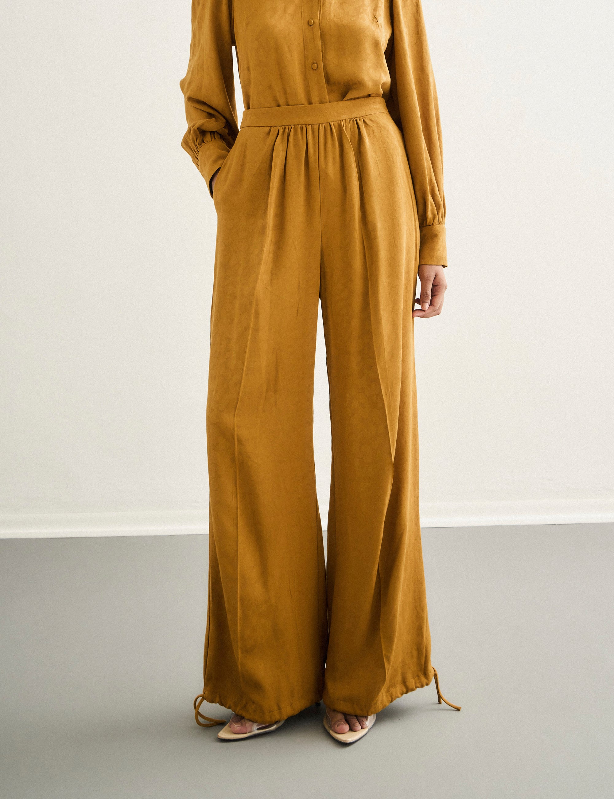 Calça Sandra Jacquard Cúrcuma