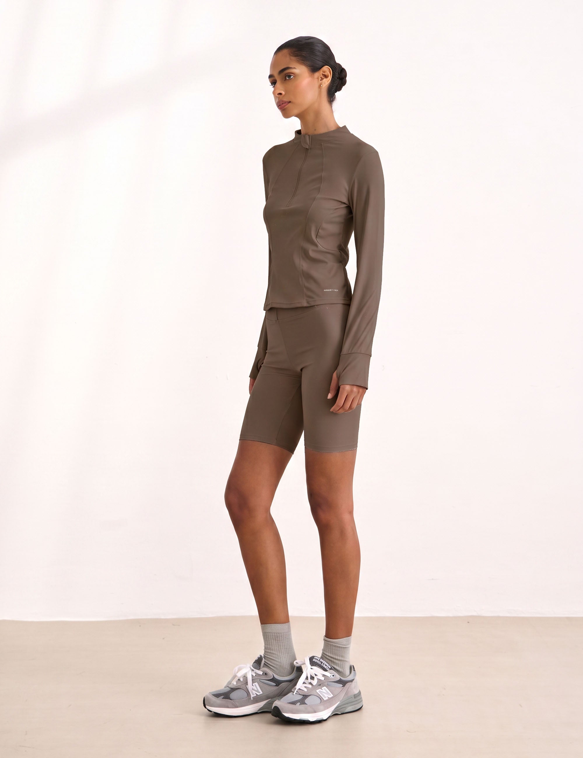 Shorts Wellness Malha Marrom