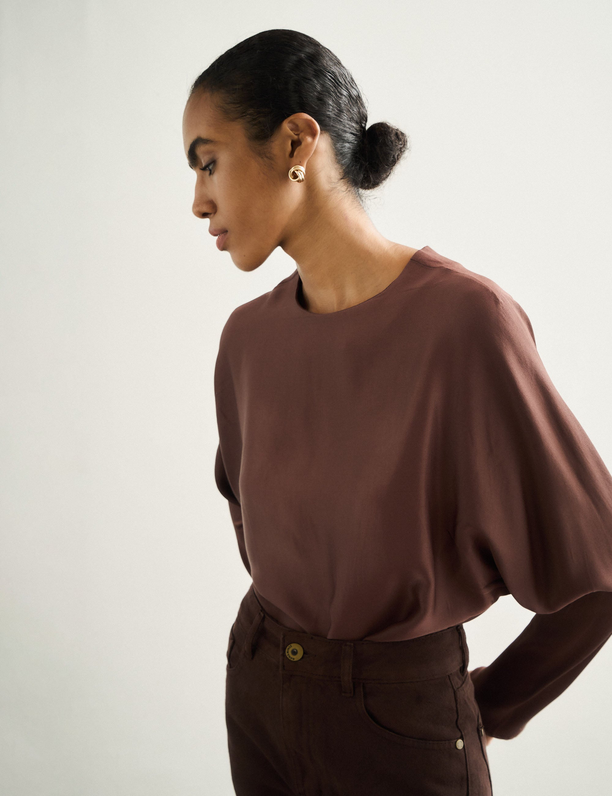 Blusa Aisha Cetim Marrom
