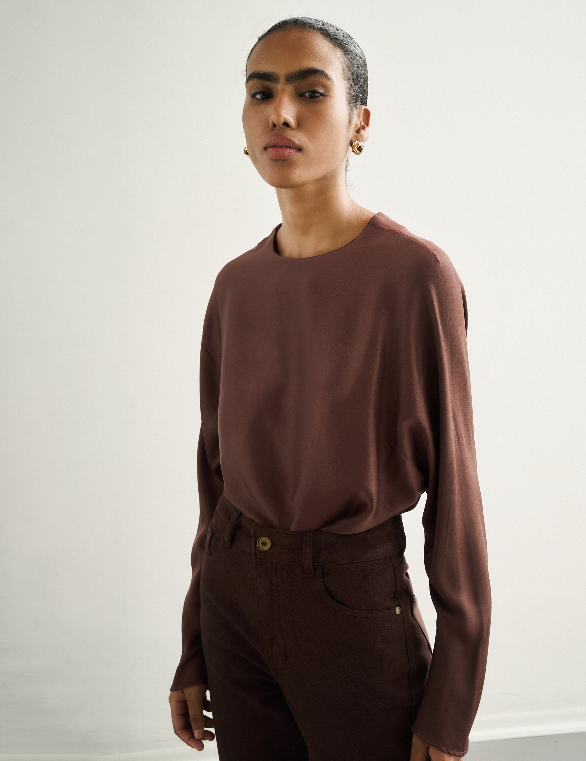 Blusa Aisha Cetim Marrom