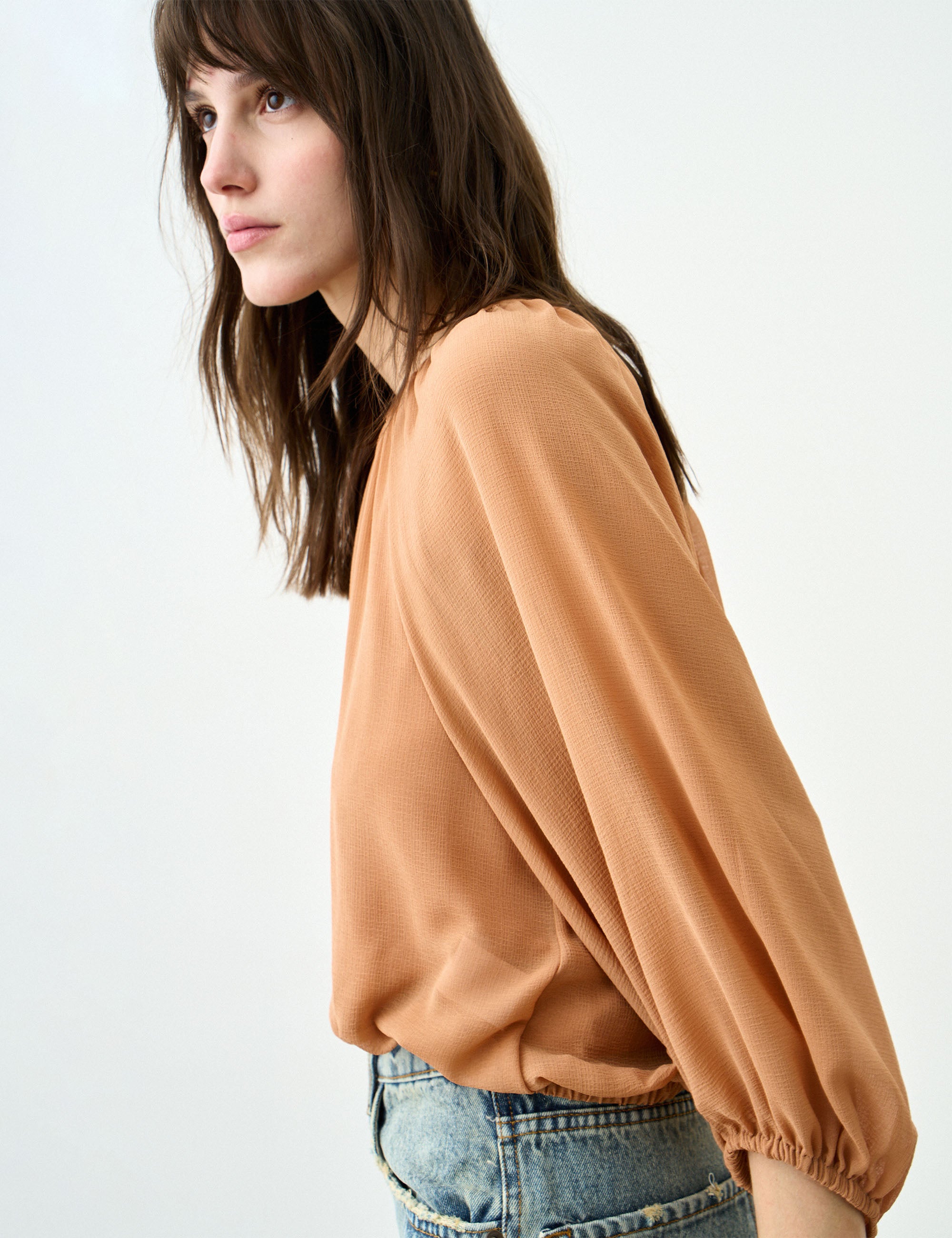 Blusa Larissa Chifon Amendoa