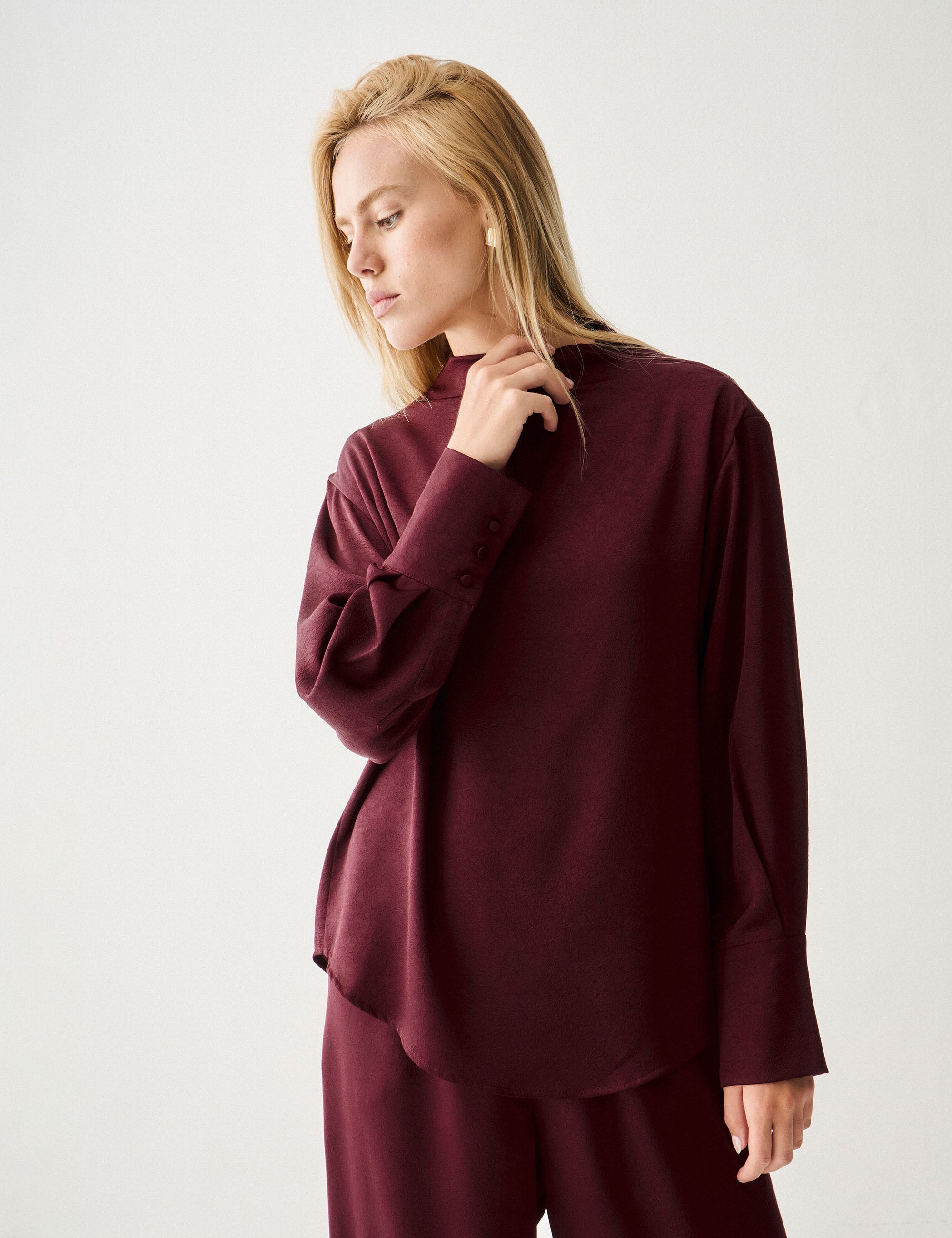 Blusa Mayara Cetim Bordeaux