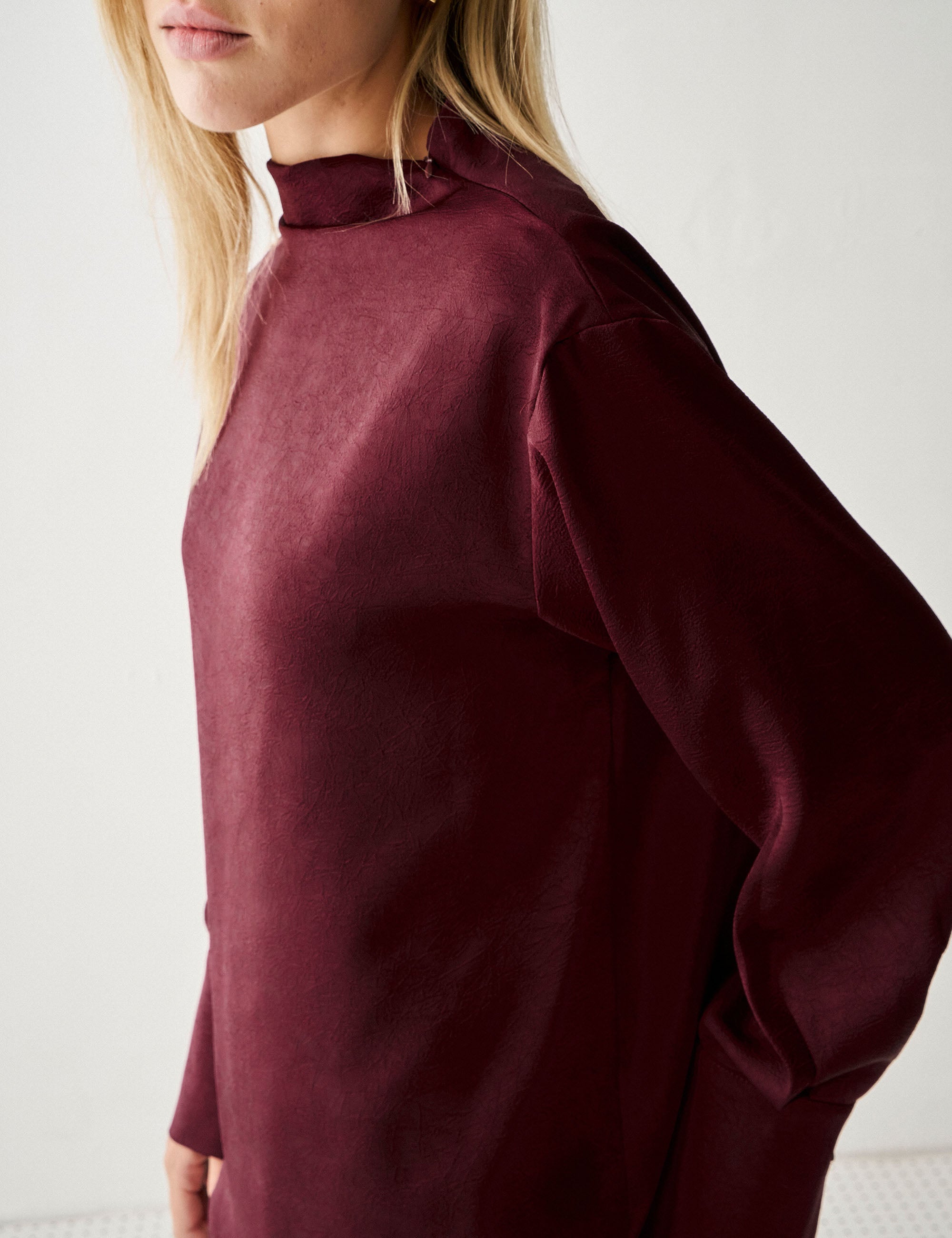 Blusa Mayara Cetim Bordeaux
