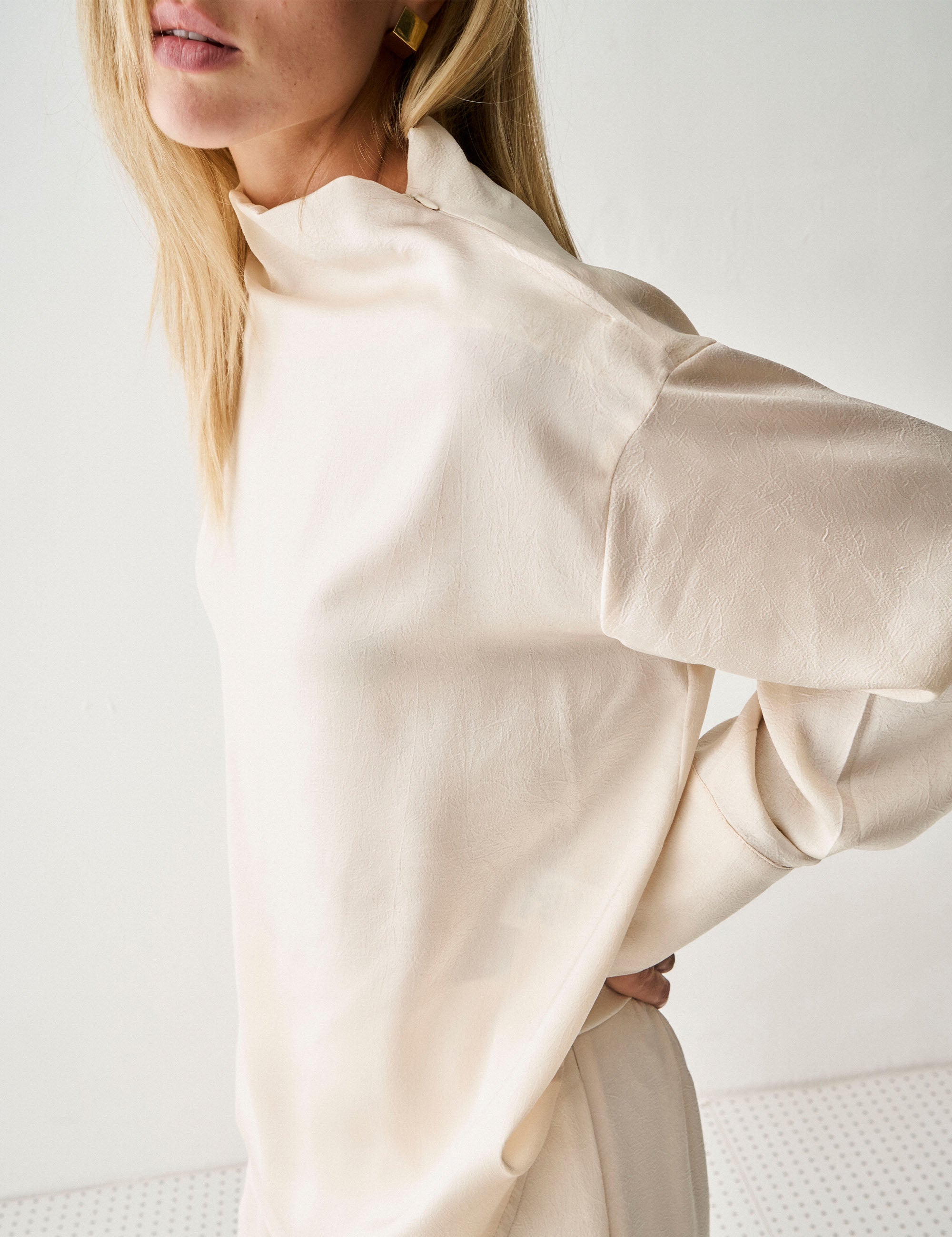 Blusa Mayara Cetim Pérola