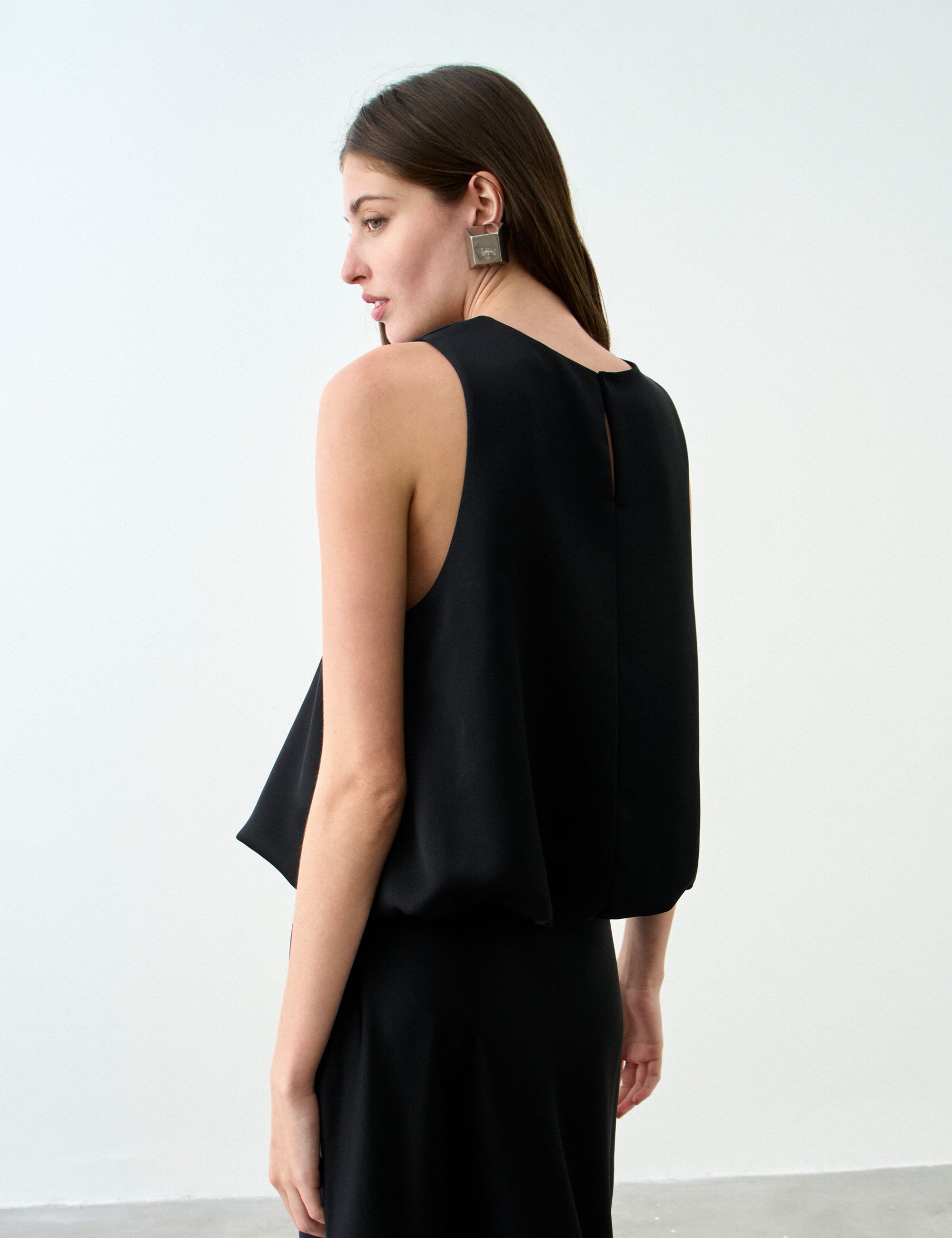 Blusa Velvet Crepe Alfaiataria Preto