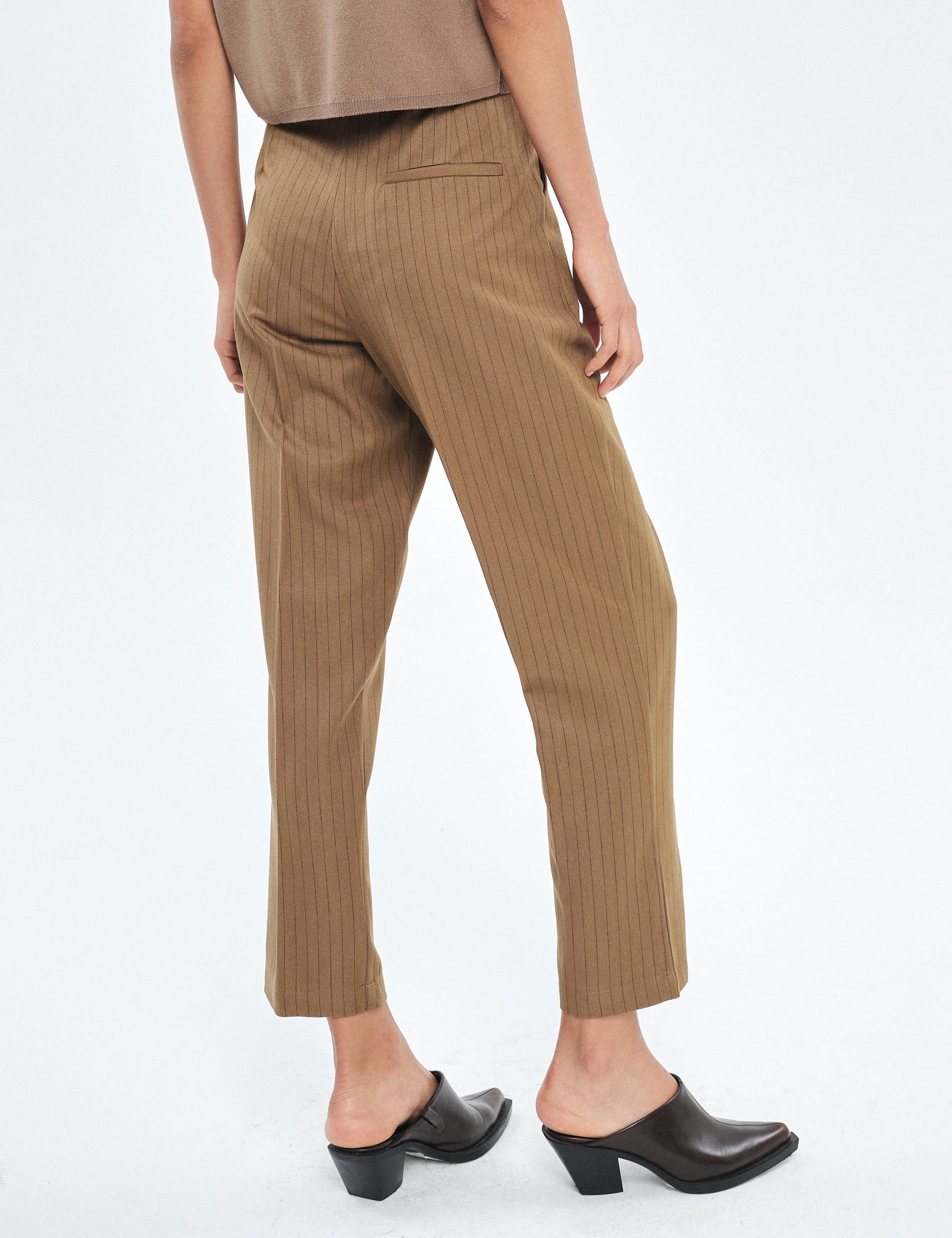 Calça Celeste Risca Marrom