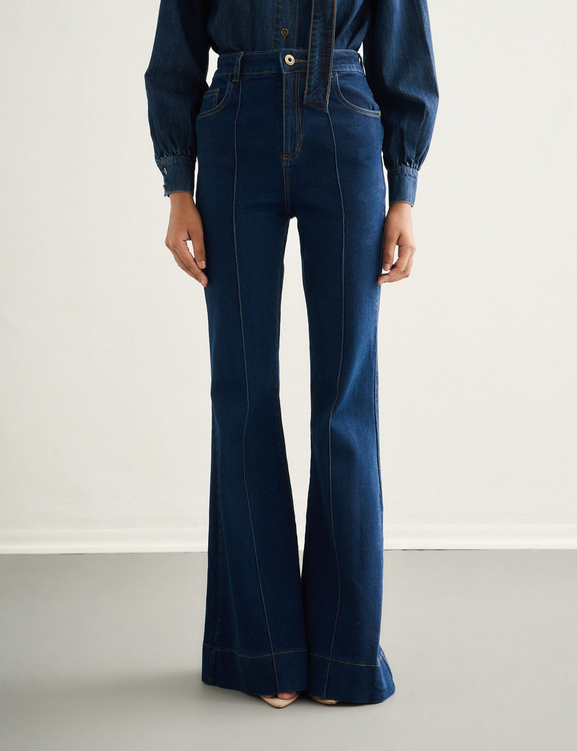 Calça Flare Denim Escuro