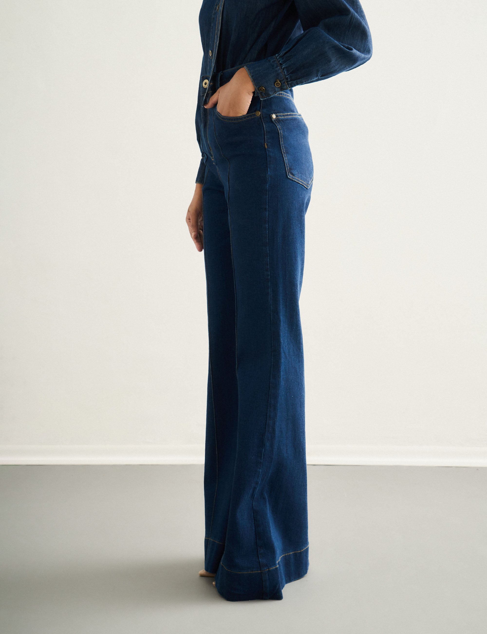 Calça Flare Denim Escuro