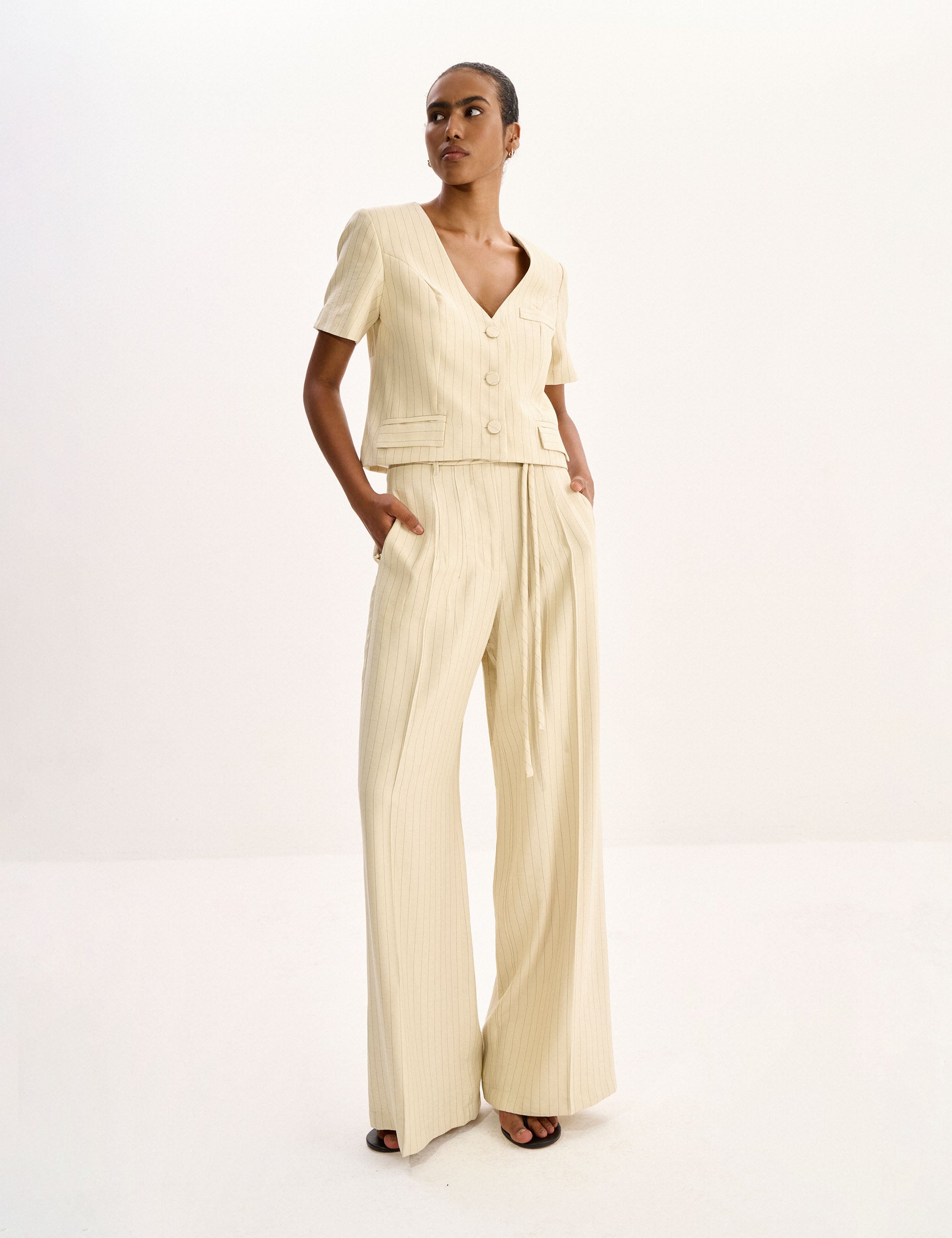 Casaqueto Adrielly Alfaiataria Areia