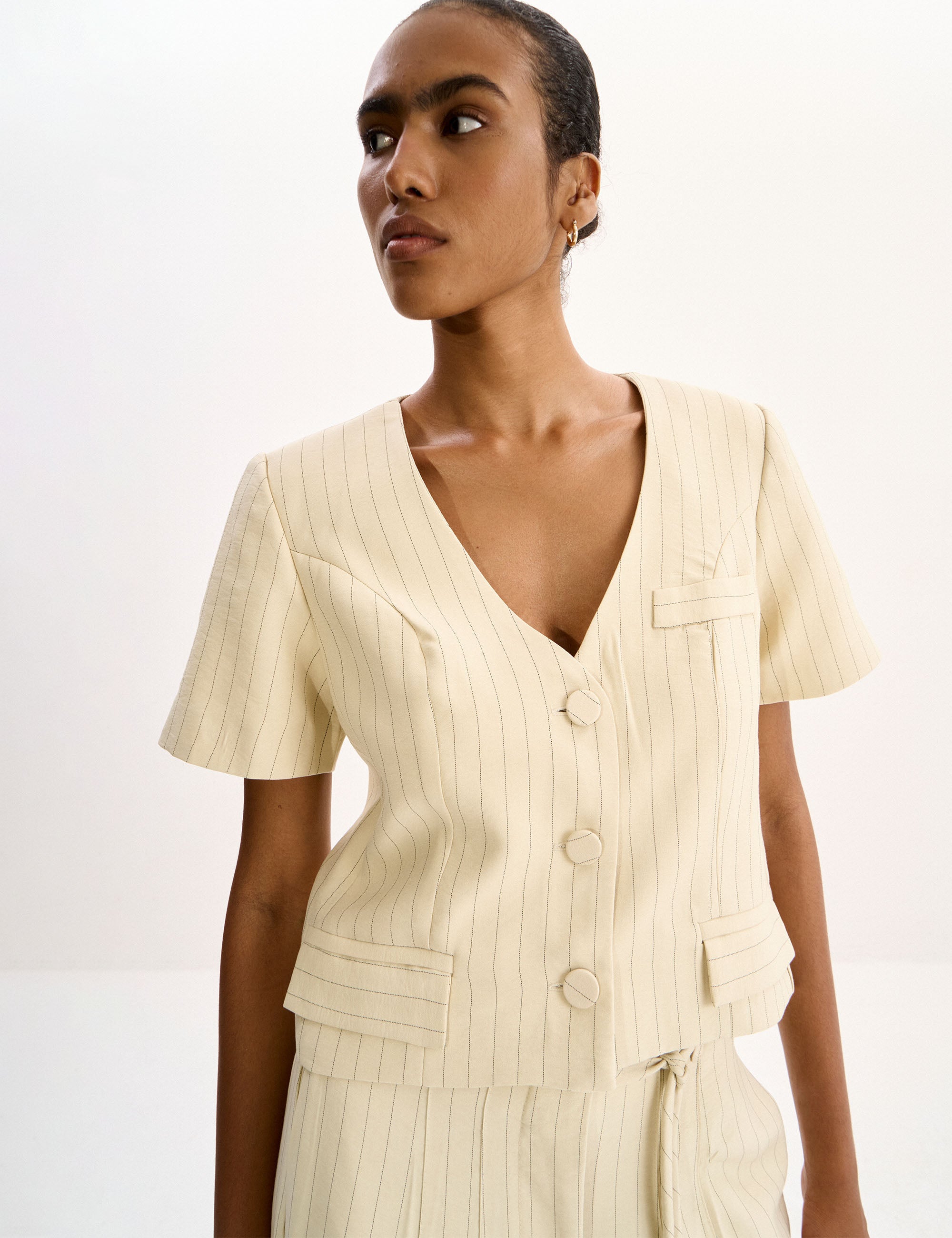 Casaqueto Adrielly Alfaiataria Areia