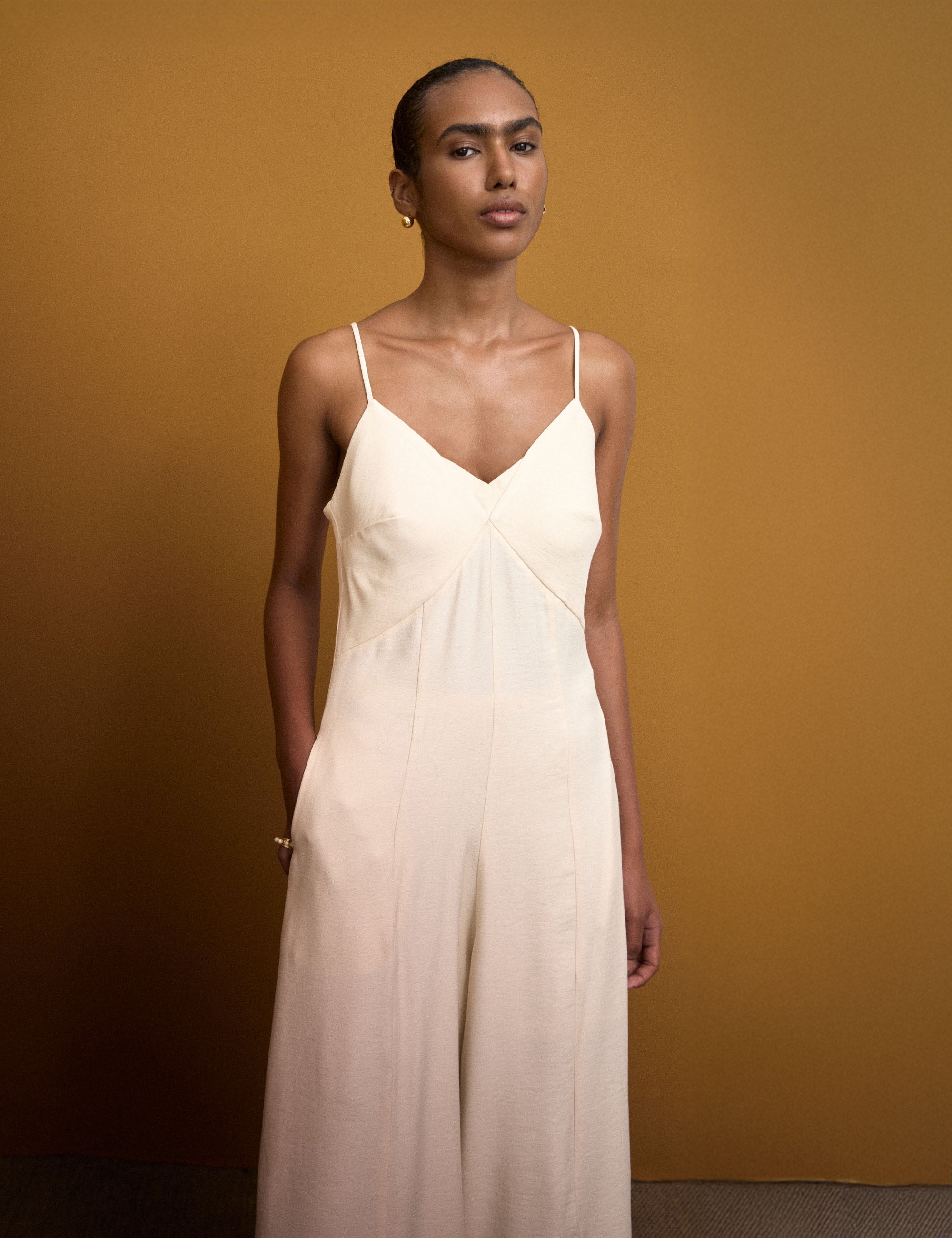 Macacão Leslie Viscose Bege