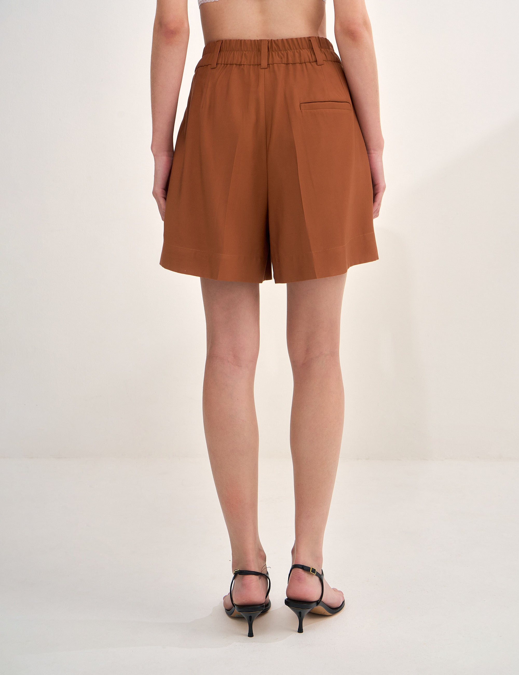 Shorts Mia Alfaiataria Marrom