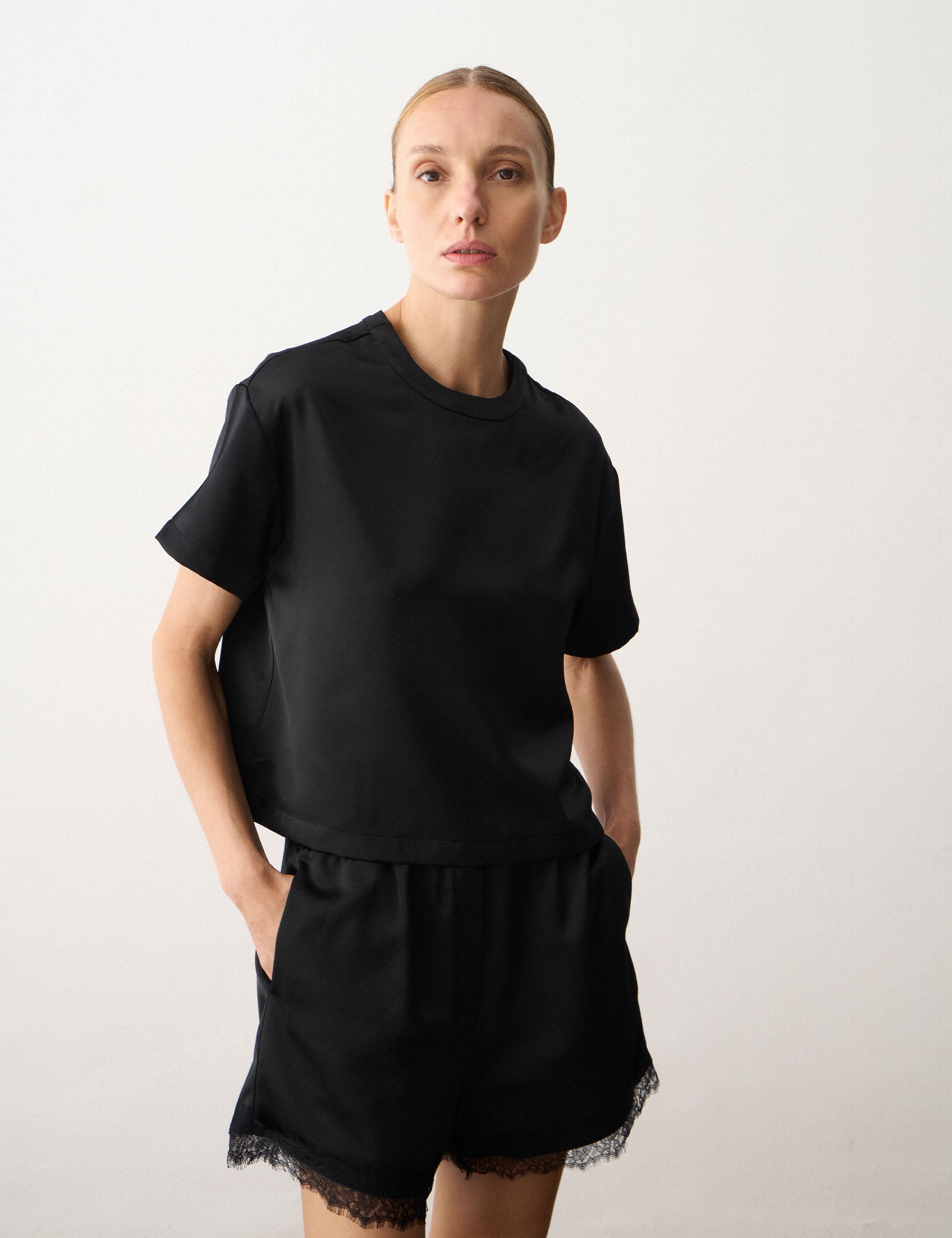 T-shirt Kate Acetinada Preto