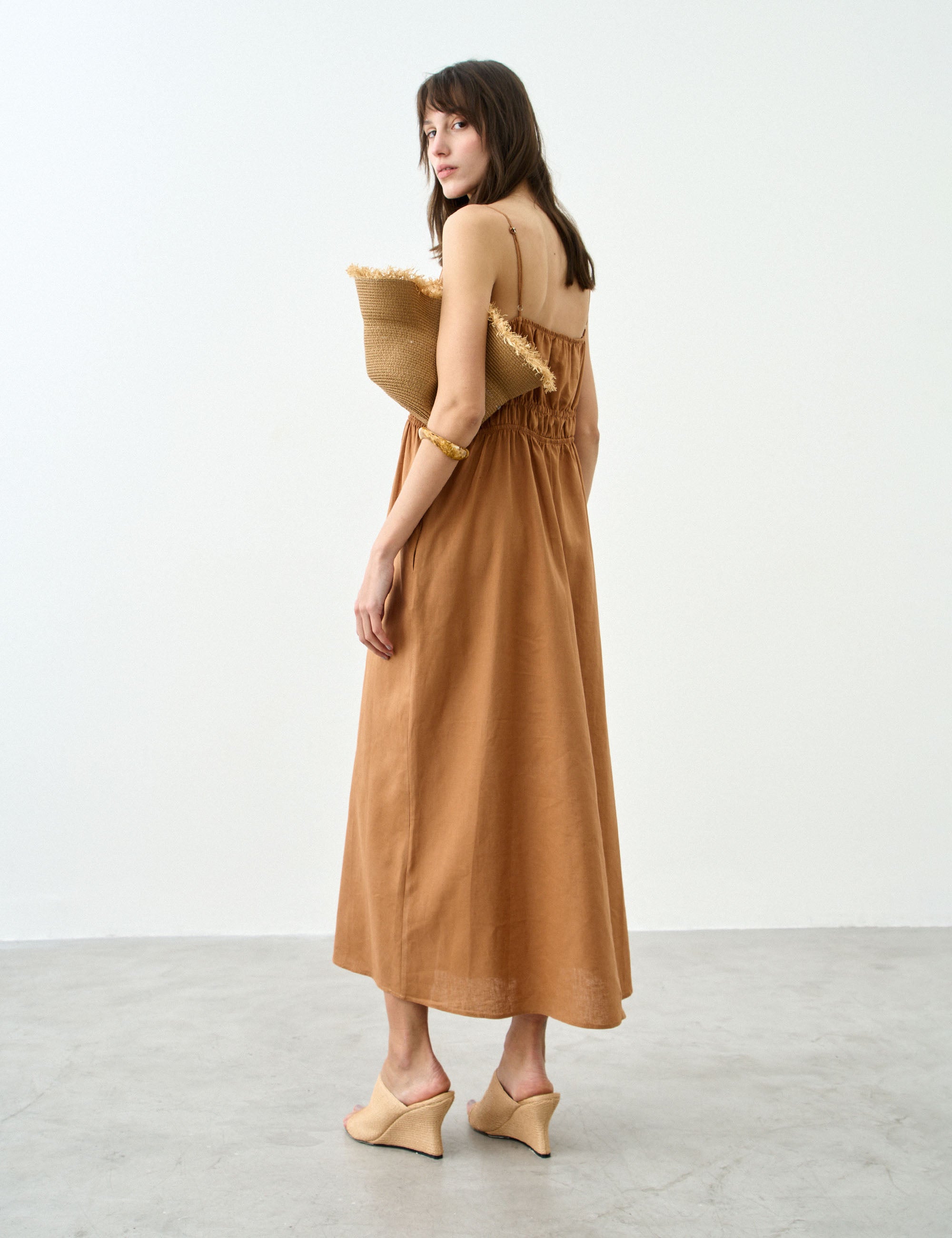 Vestido Adele Viscolinho Amendoa