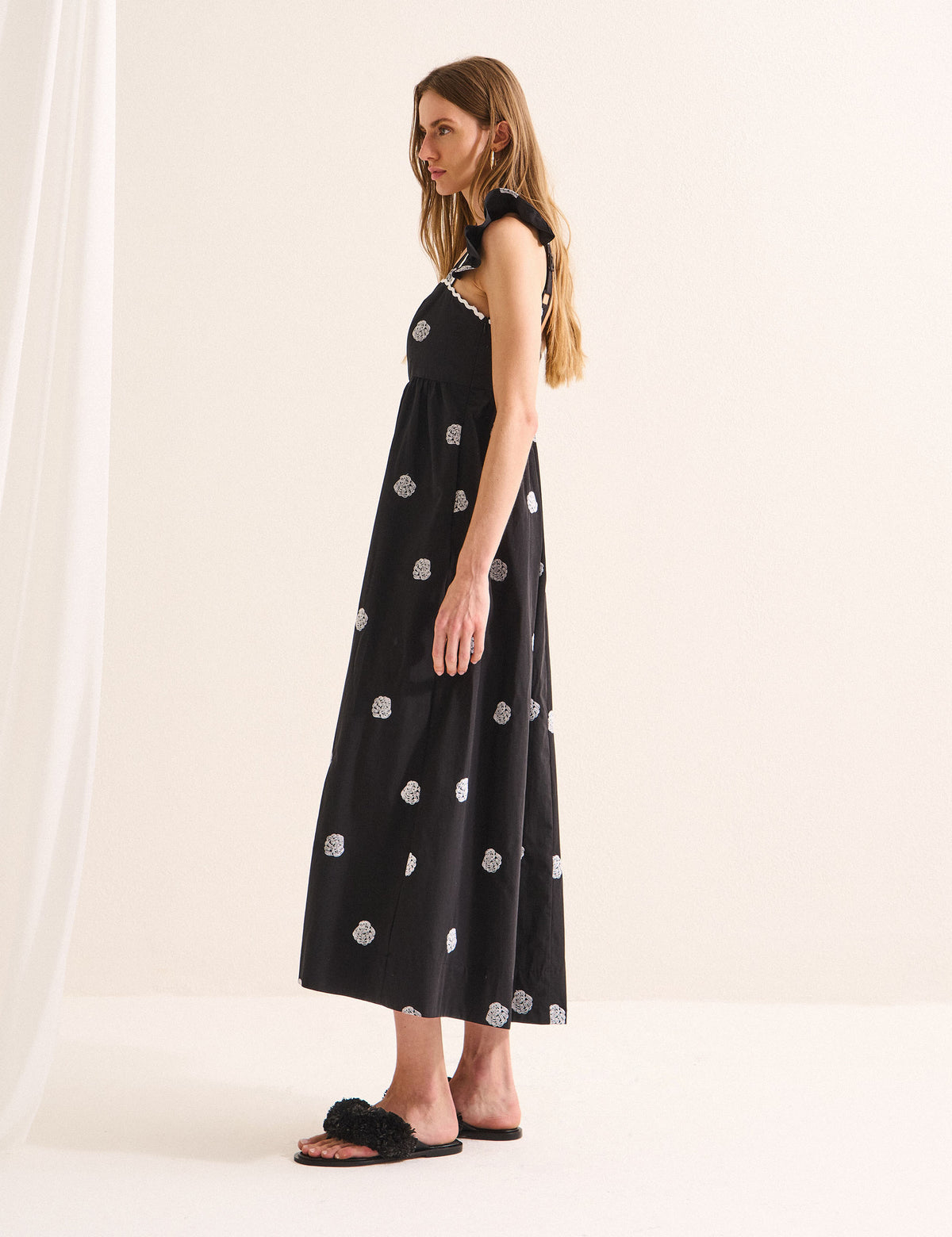 Vestido Conchas Com Lenço Preto