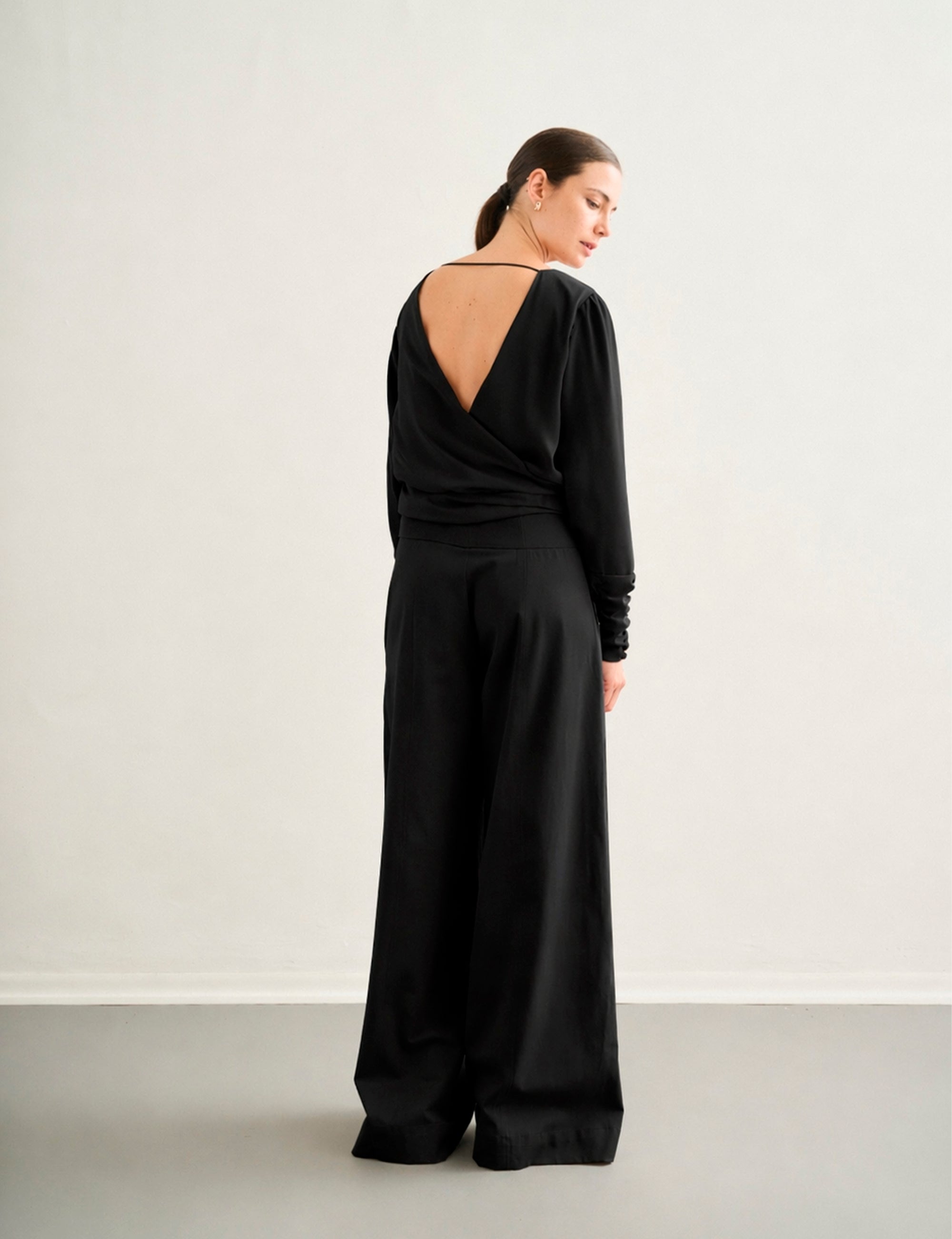 Blusa Transpasse Acetinada Preto