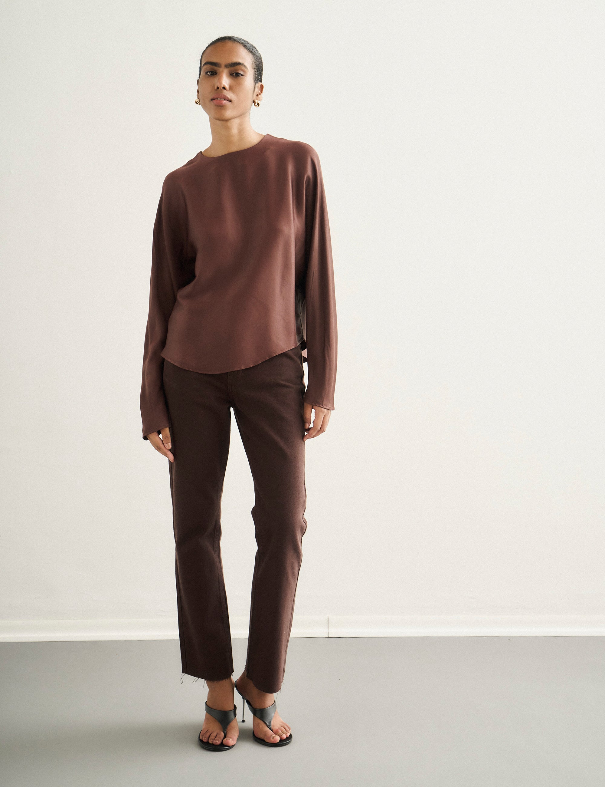 Blusa Aisha Cetim Marrom