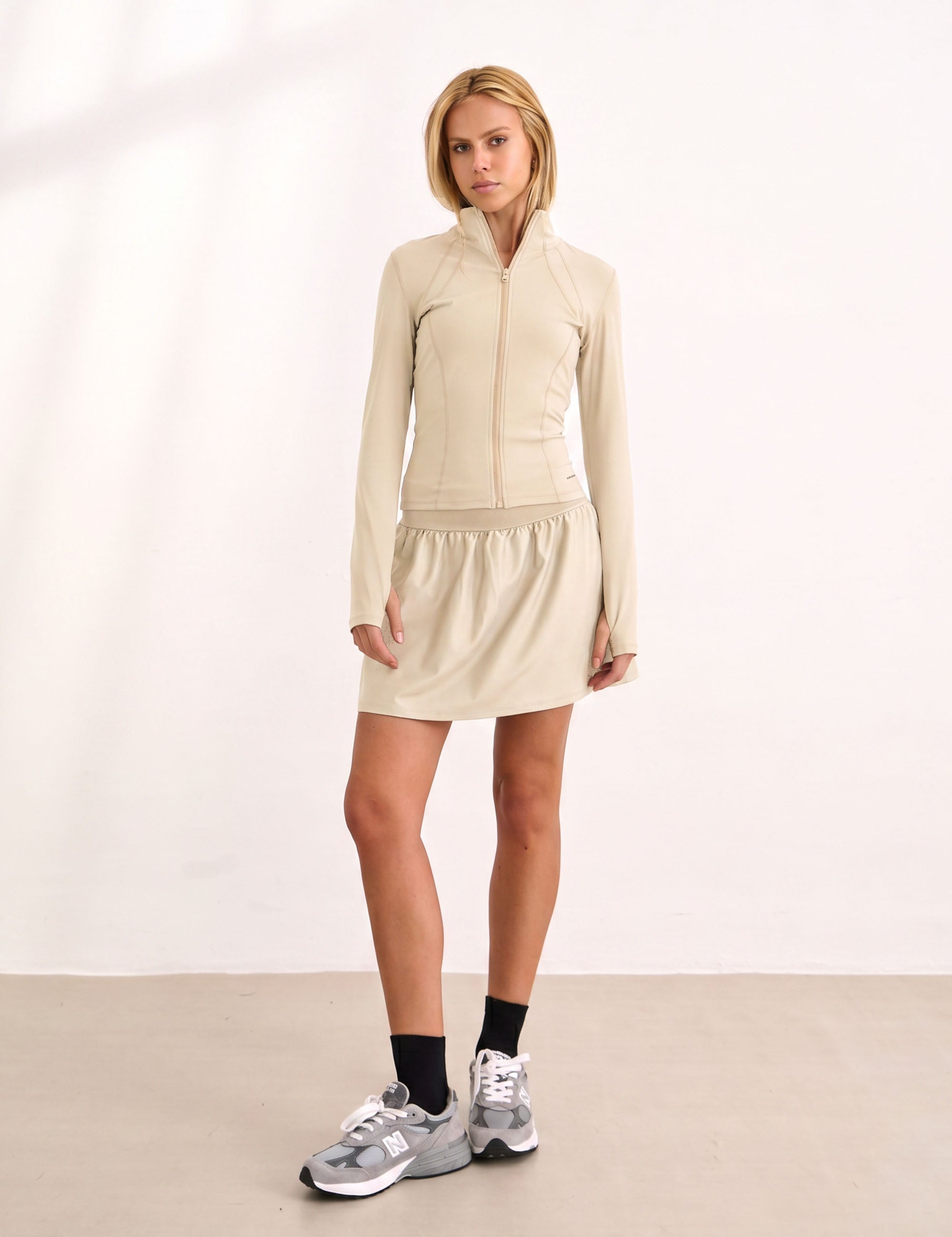 Shorts Saia Academia Malha Areia