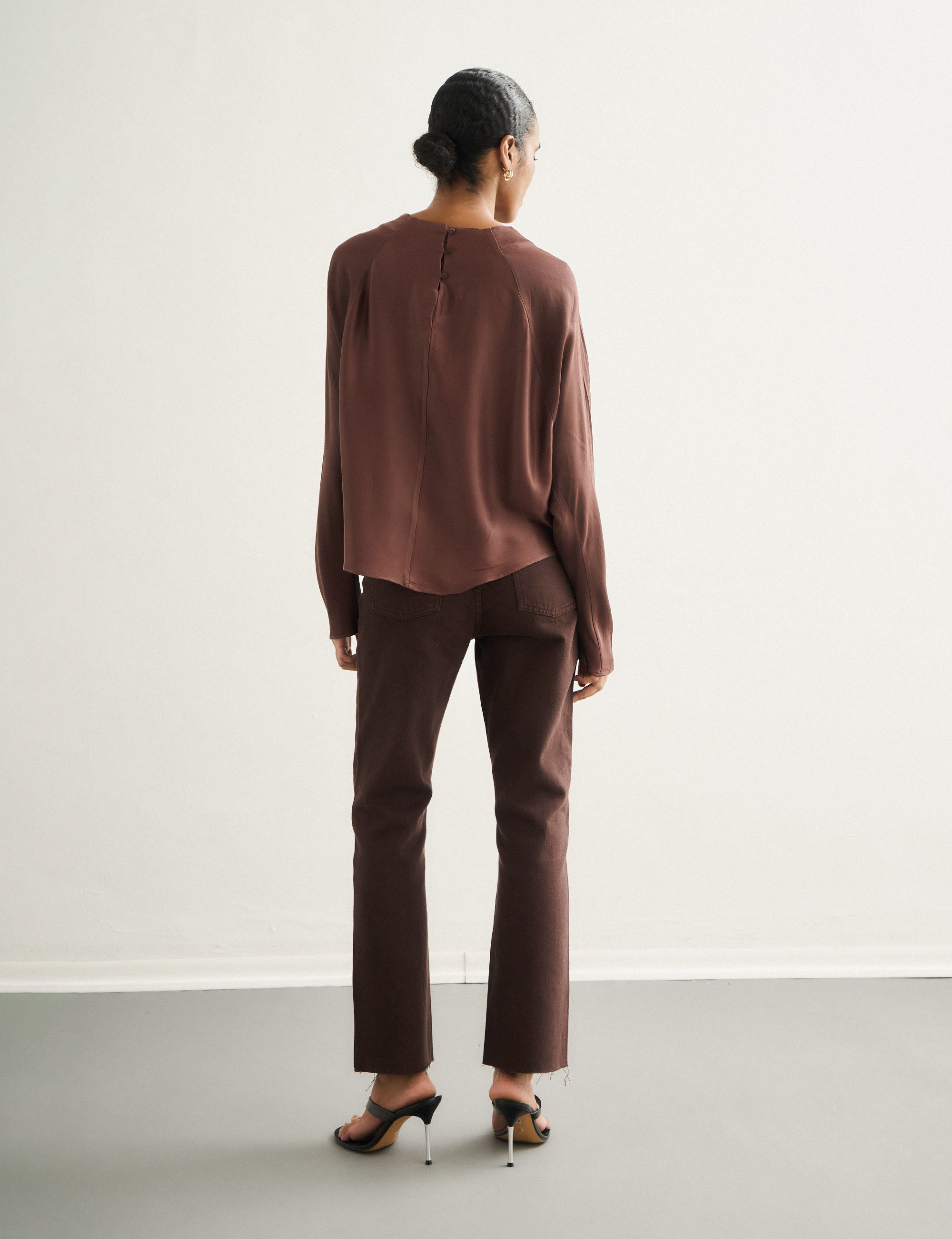 Blusa Aisha Cetim Marrom