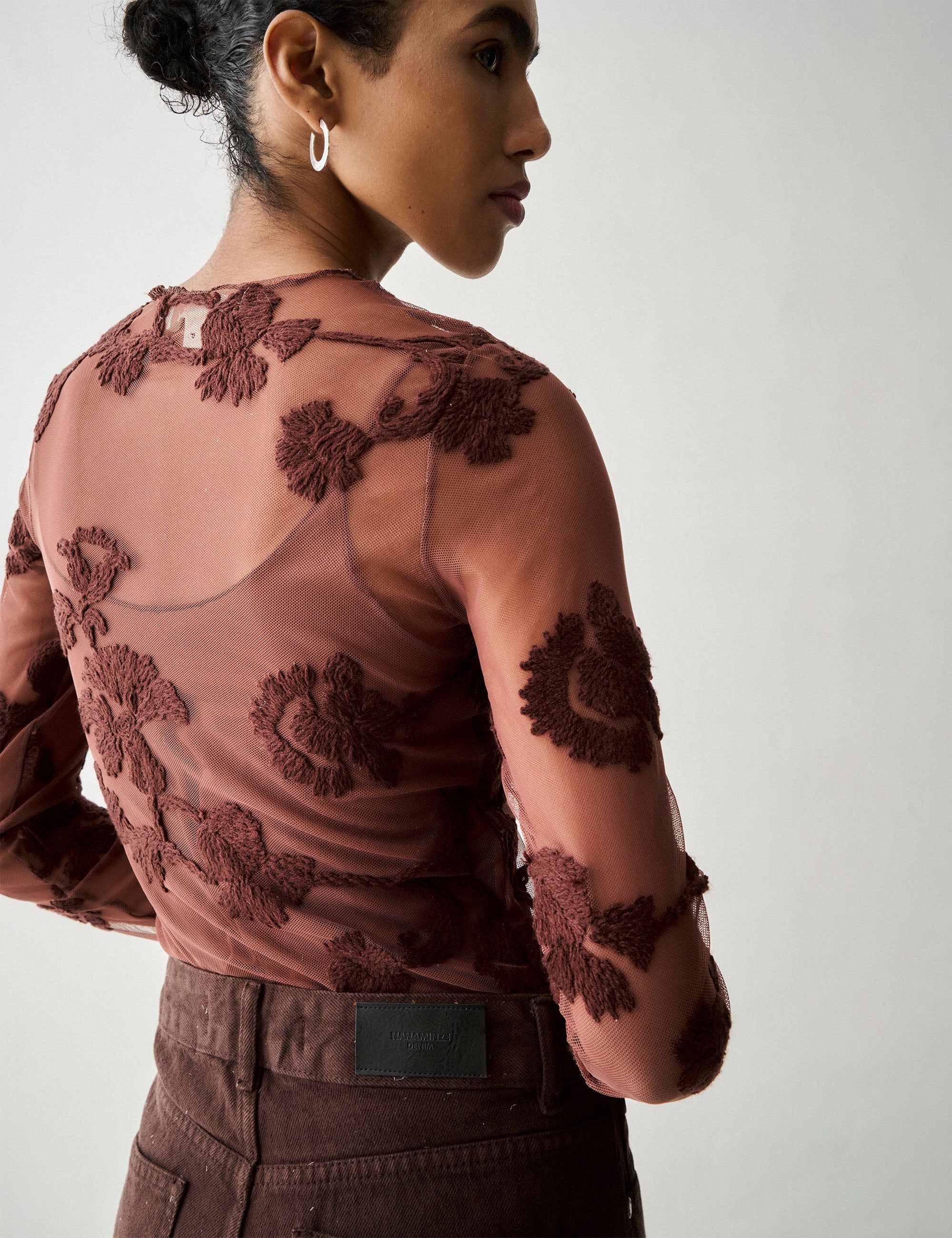 Blusa Beatriz Bordada Marrom