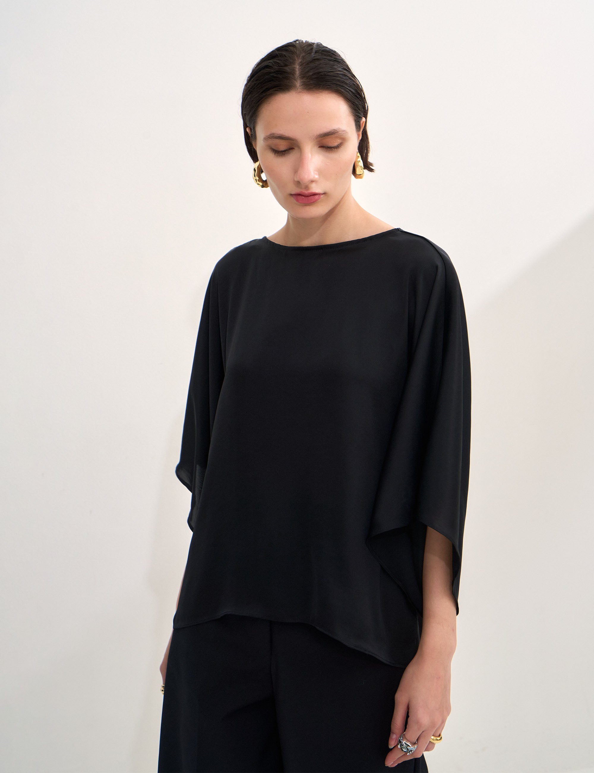 Blusa Evelyn Cetim Preto