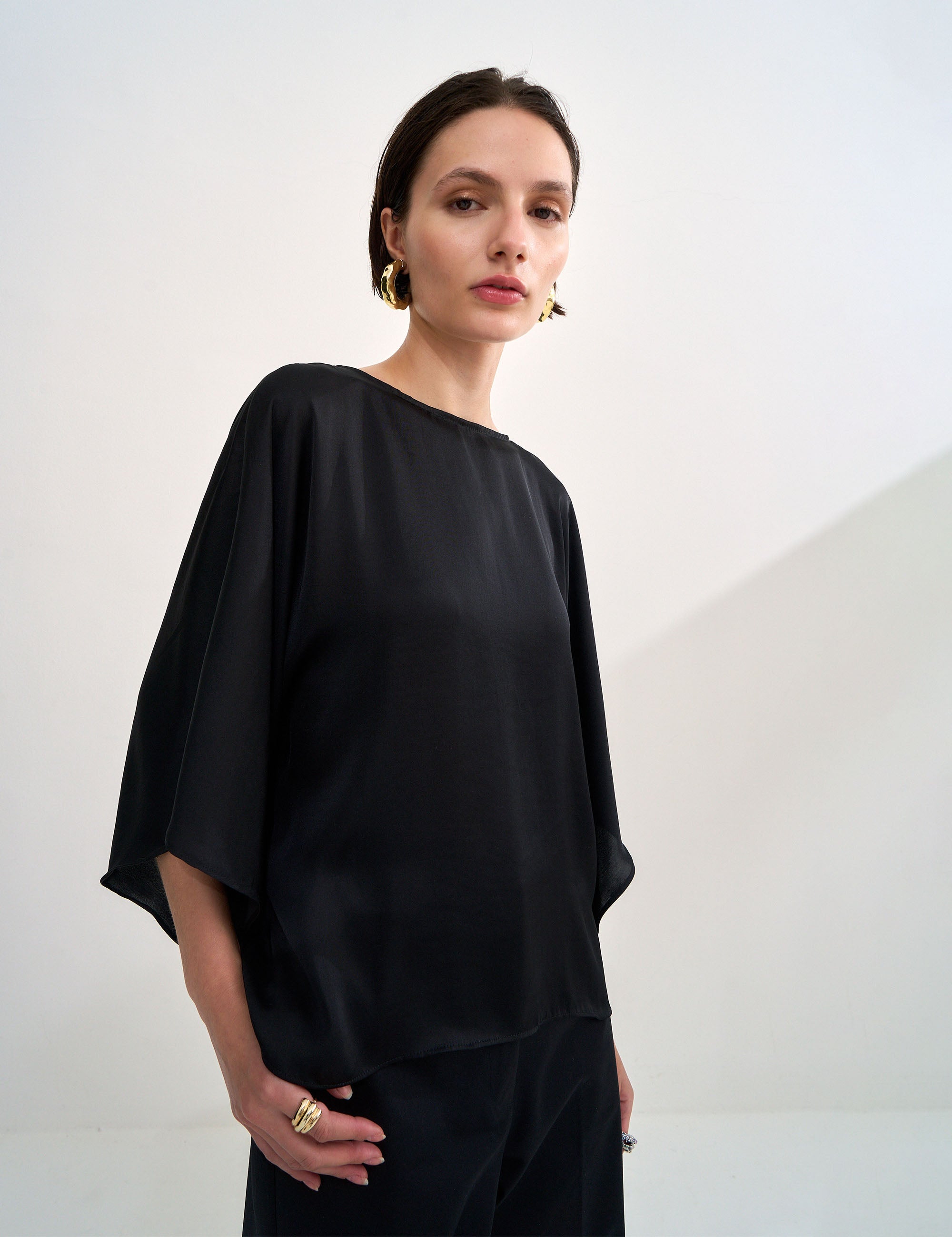 Blusa Evelyn Cetim Preto