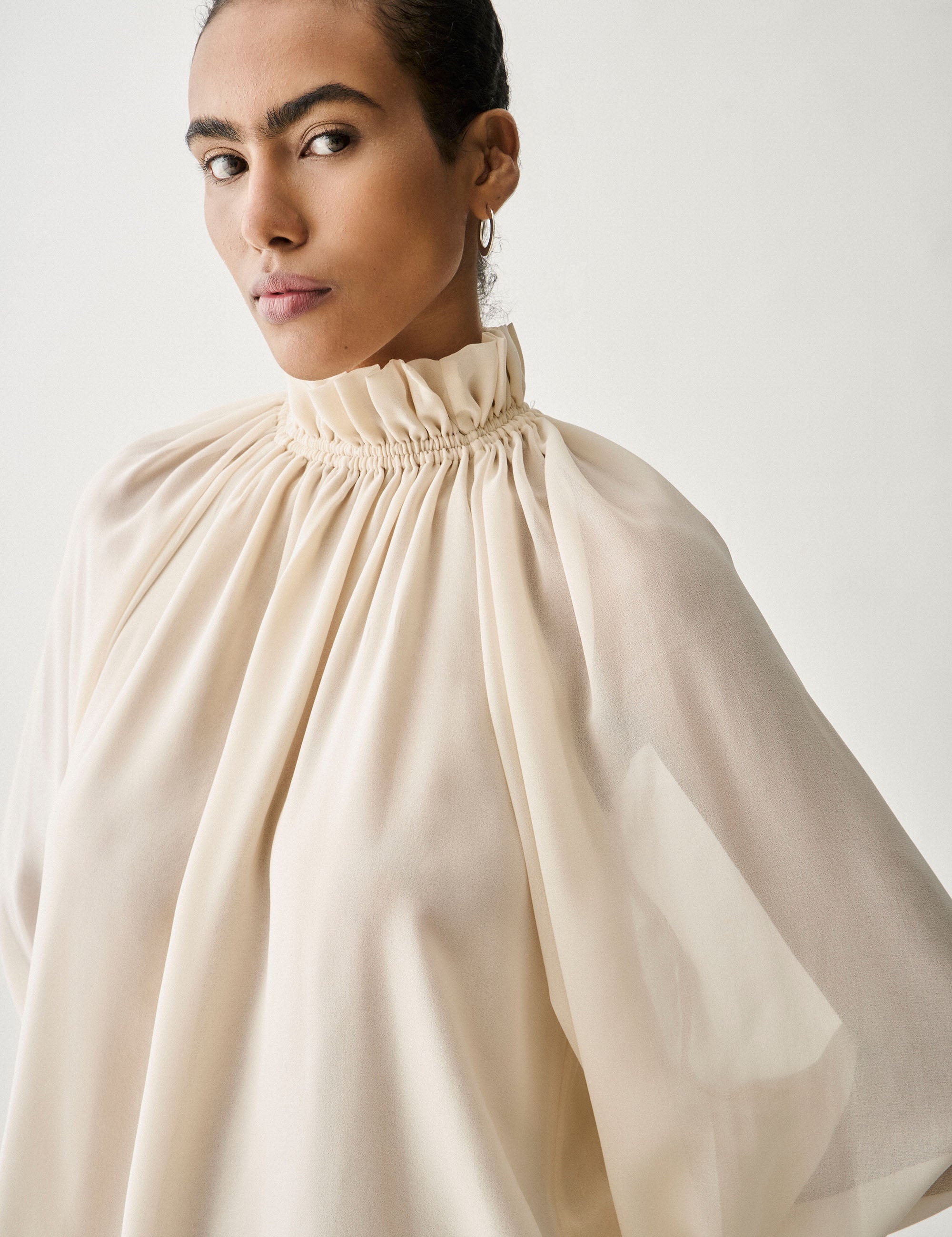 Blusa Gaby Chiffon Porcelana