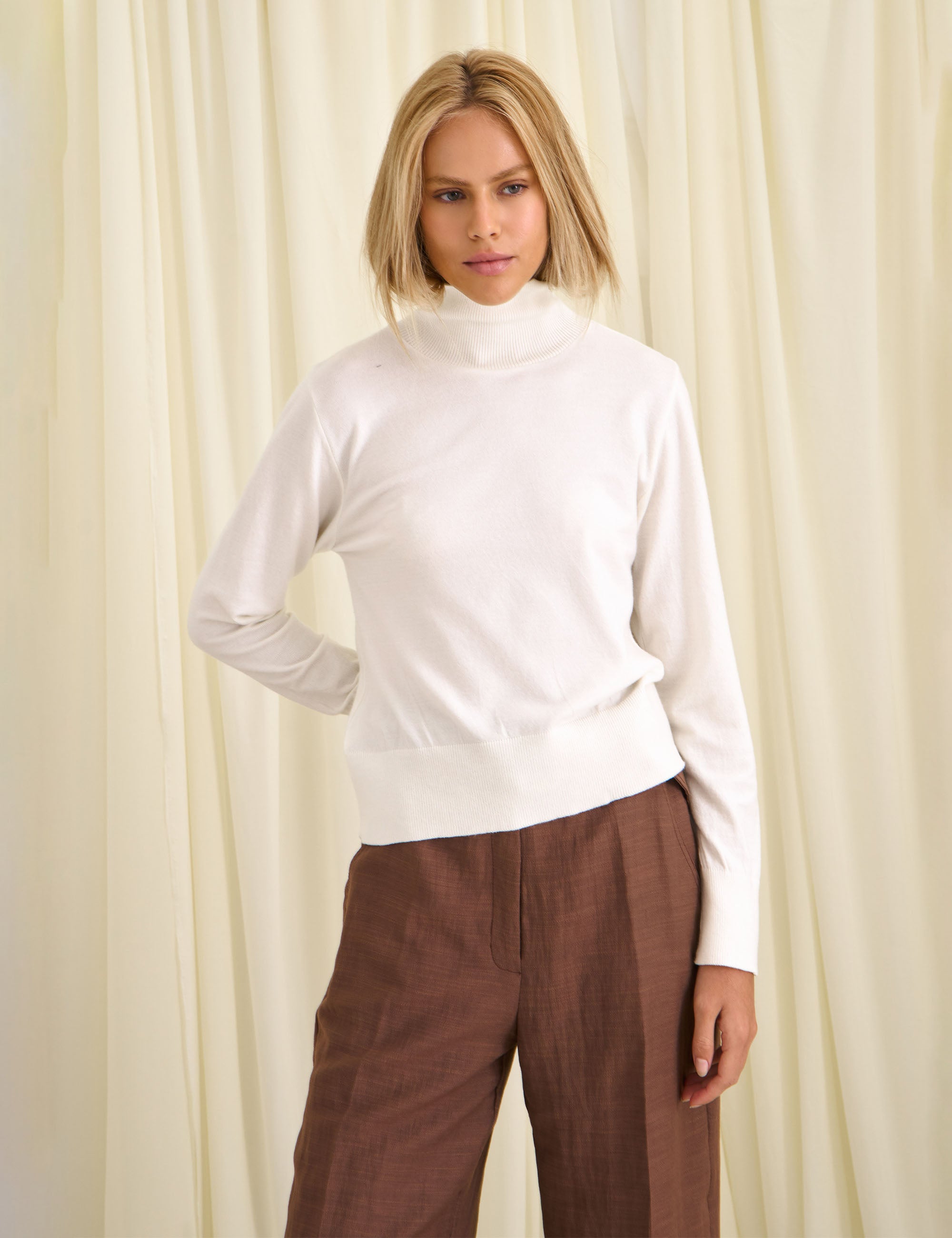 Blusa Gola Rolê Tricot Off