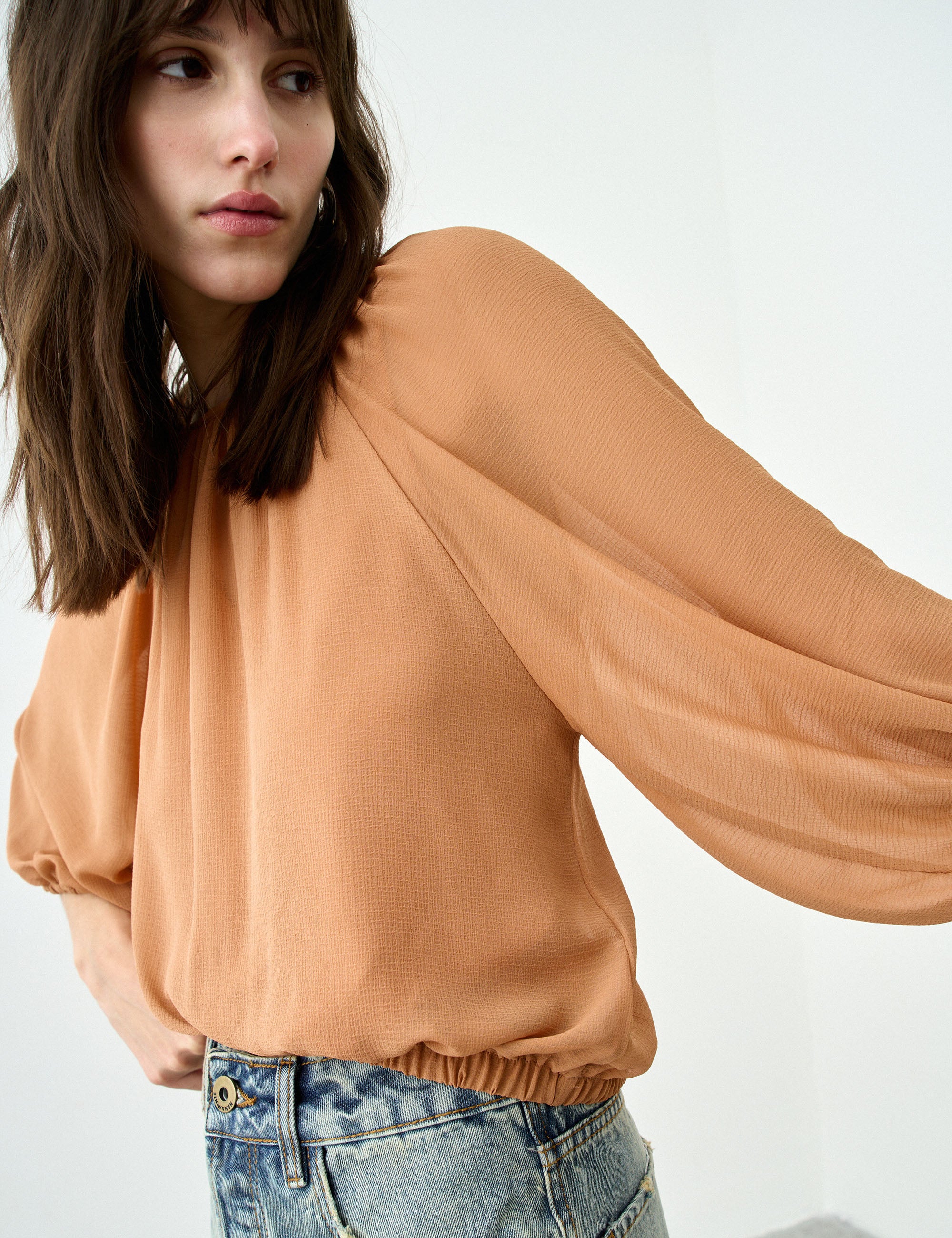 Blusa Larissa Chifon Amendoa