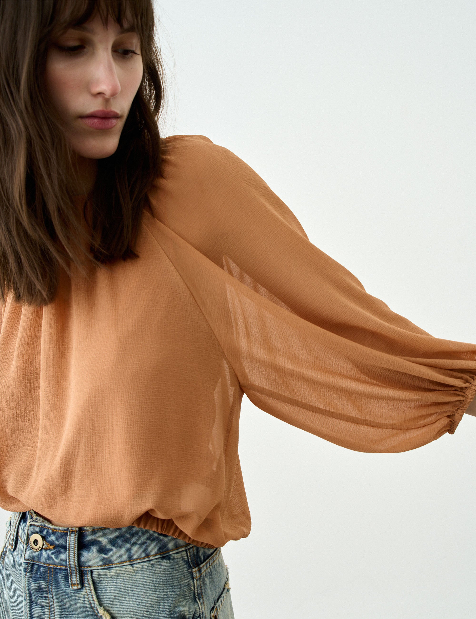 Blusa Larissa Chifon Amendoa