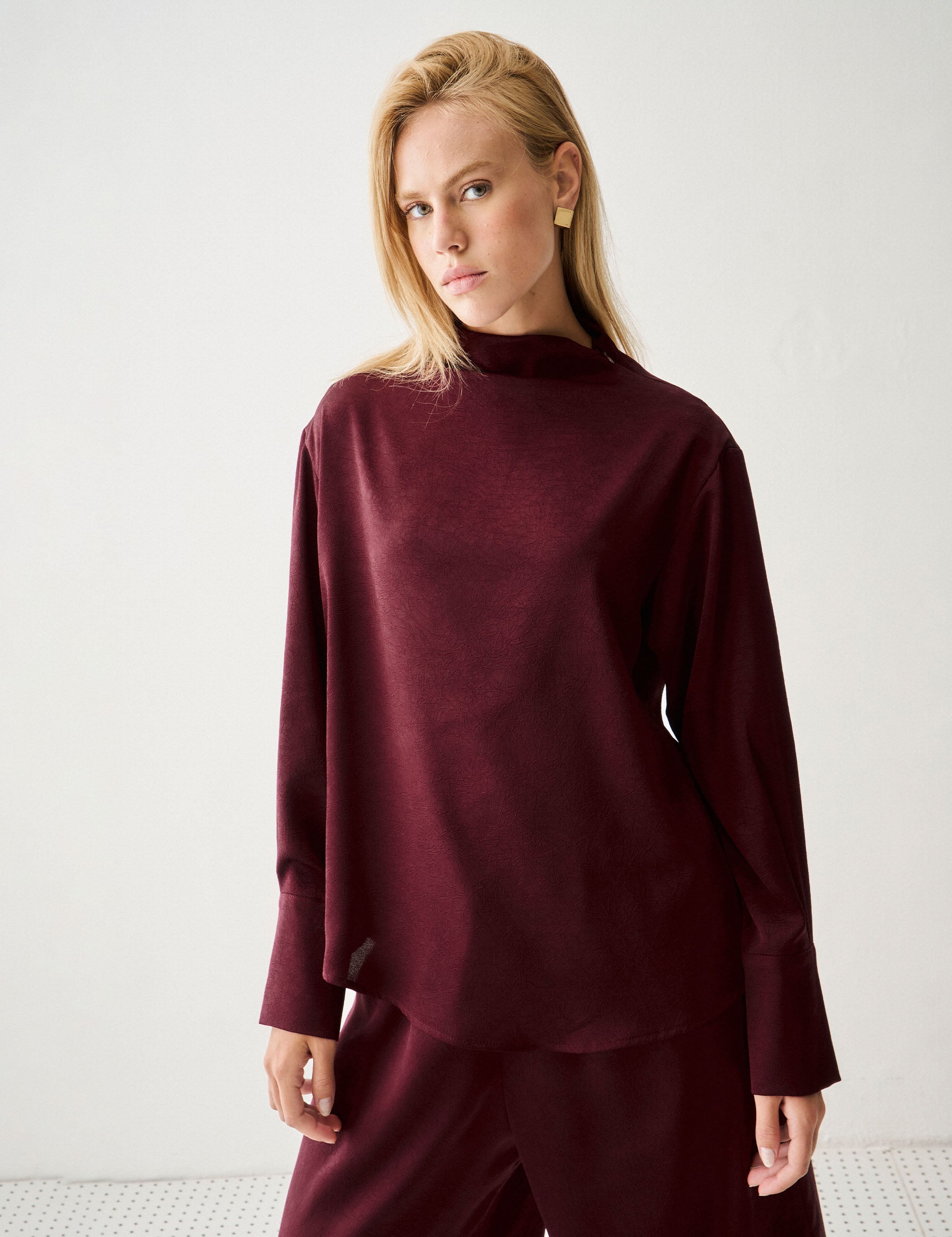 Blusa Mayara Cetim Bordeaux