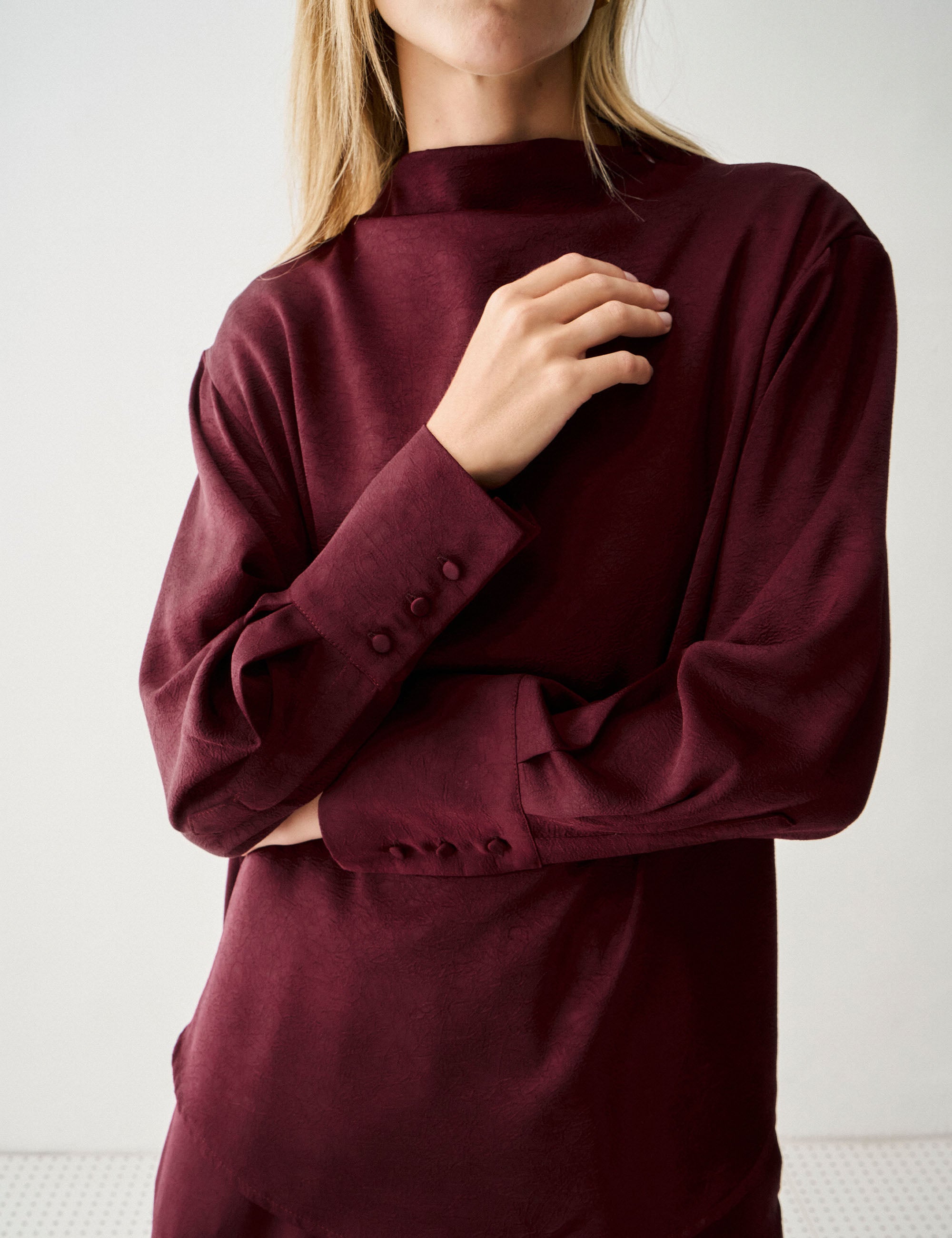Blusa Mayara Cetim Bordeaux