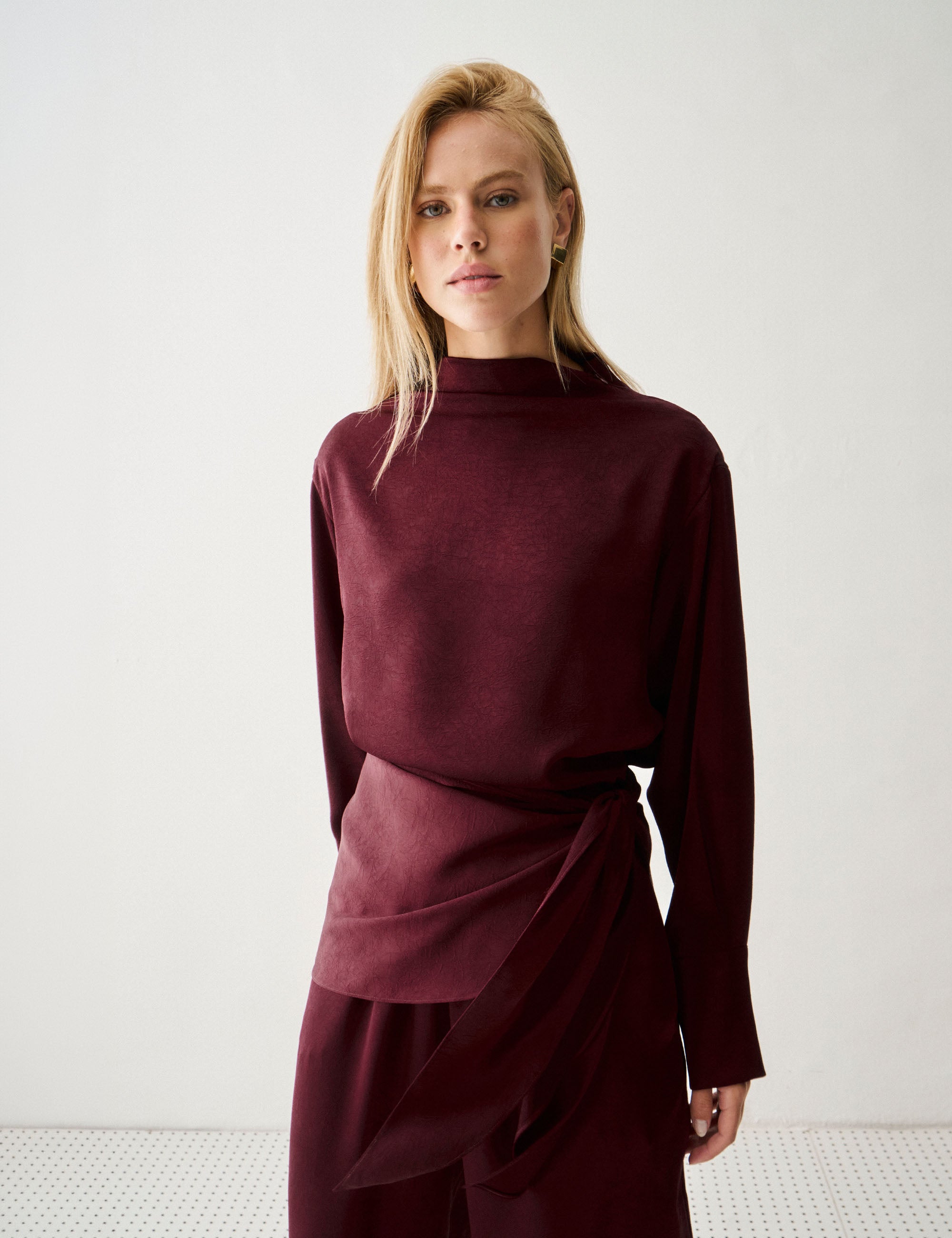 Blusa Mayara Cetim Bordeaux