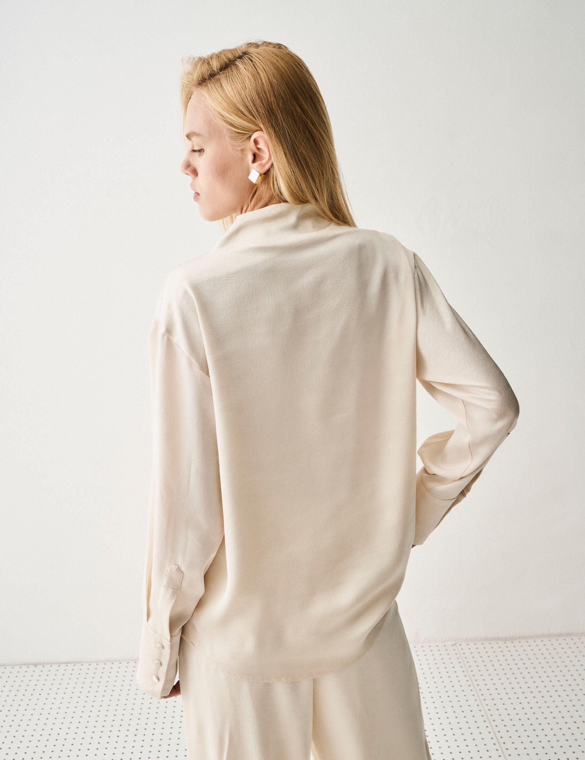 Blusa Mayara Cetim Pérola