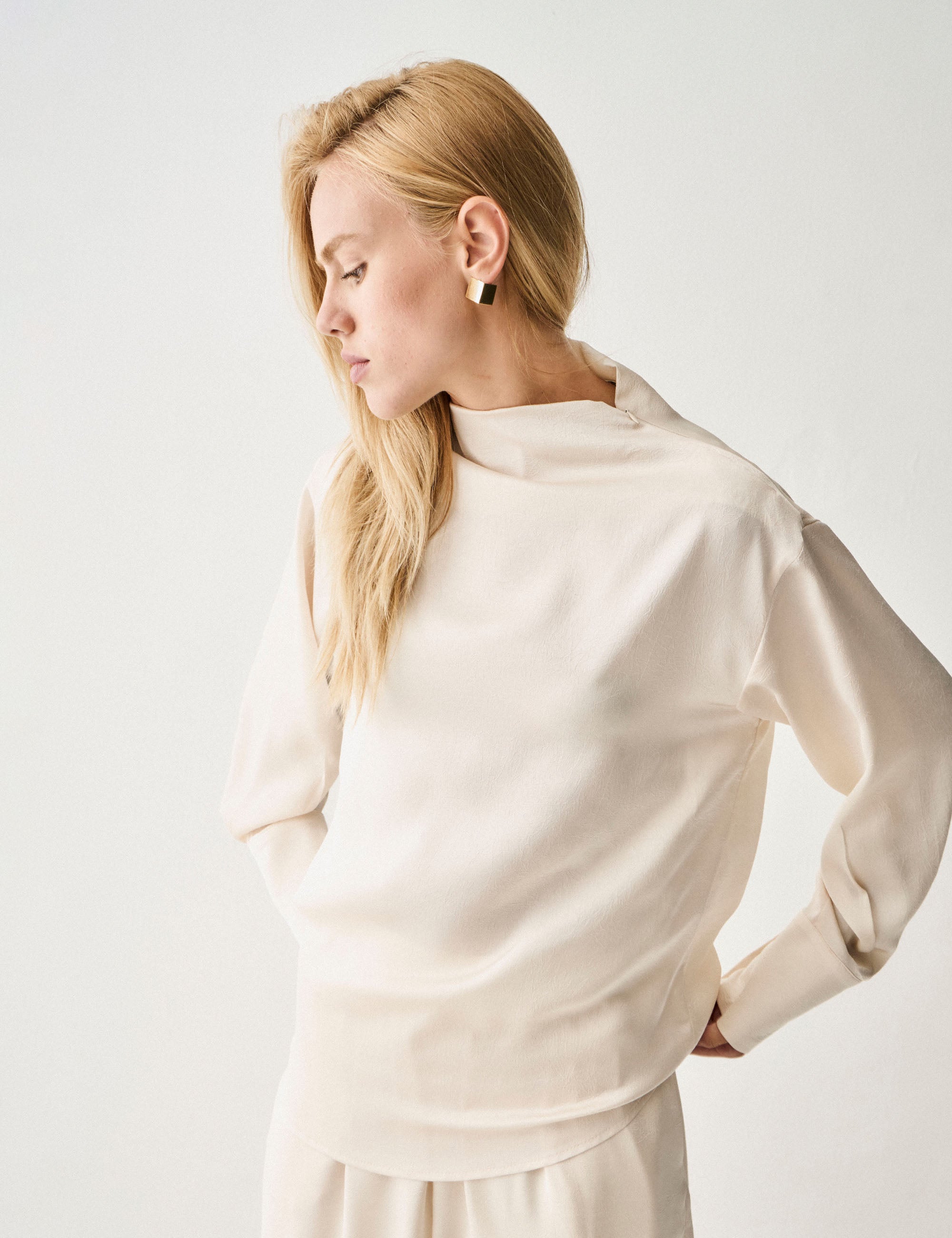 Blusa Mayara Cetim Pérola