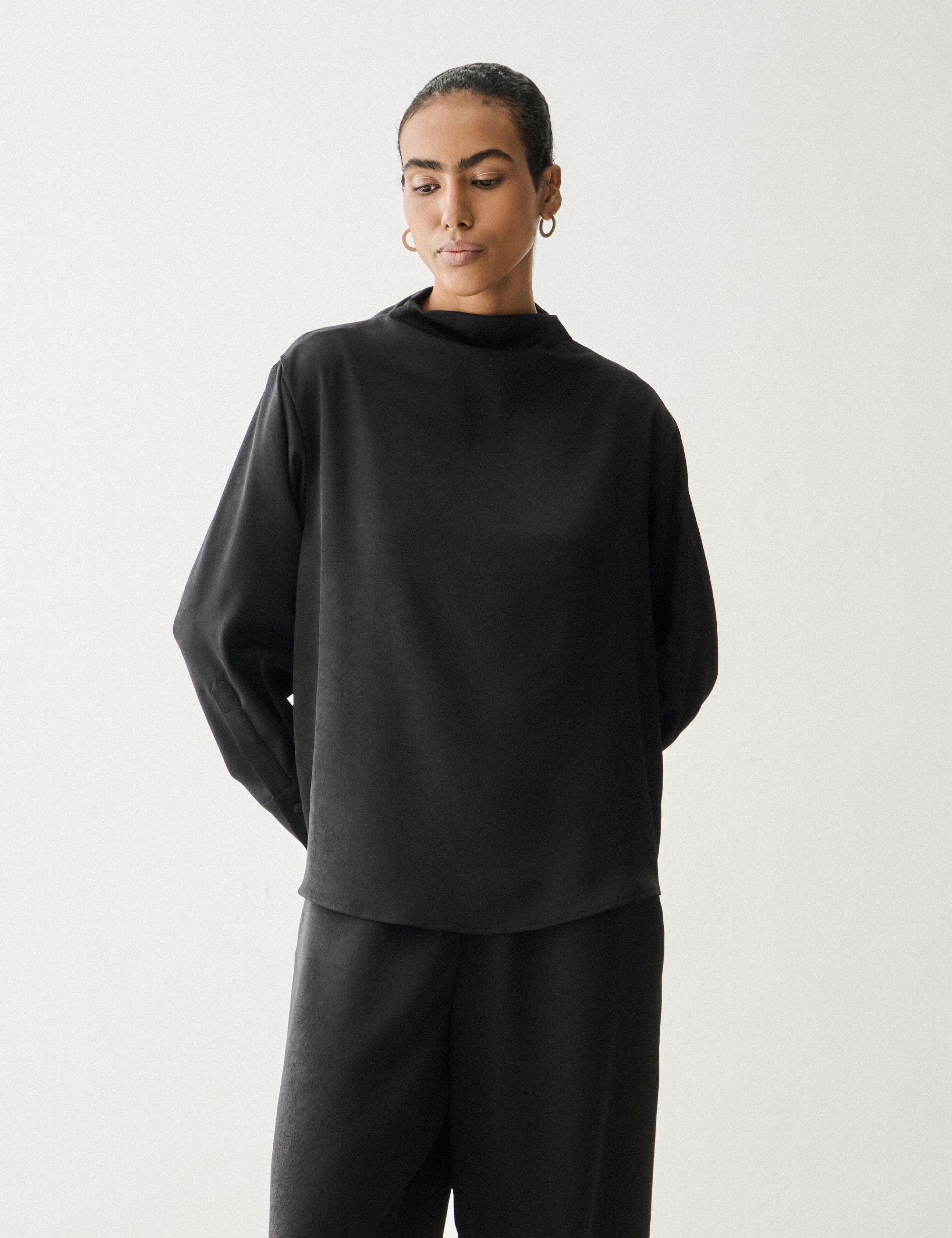 Blusa Mayara Cetim Preto
