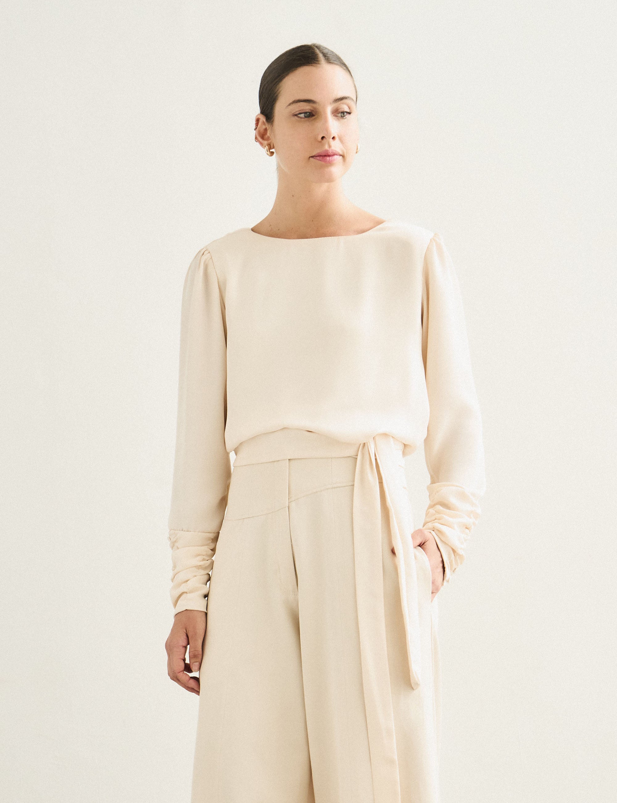 Blusa Transpasse Acetinada Pérola