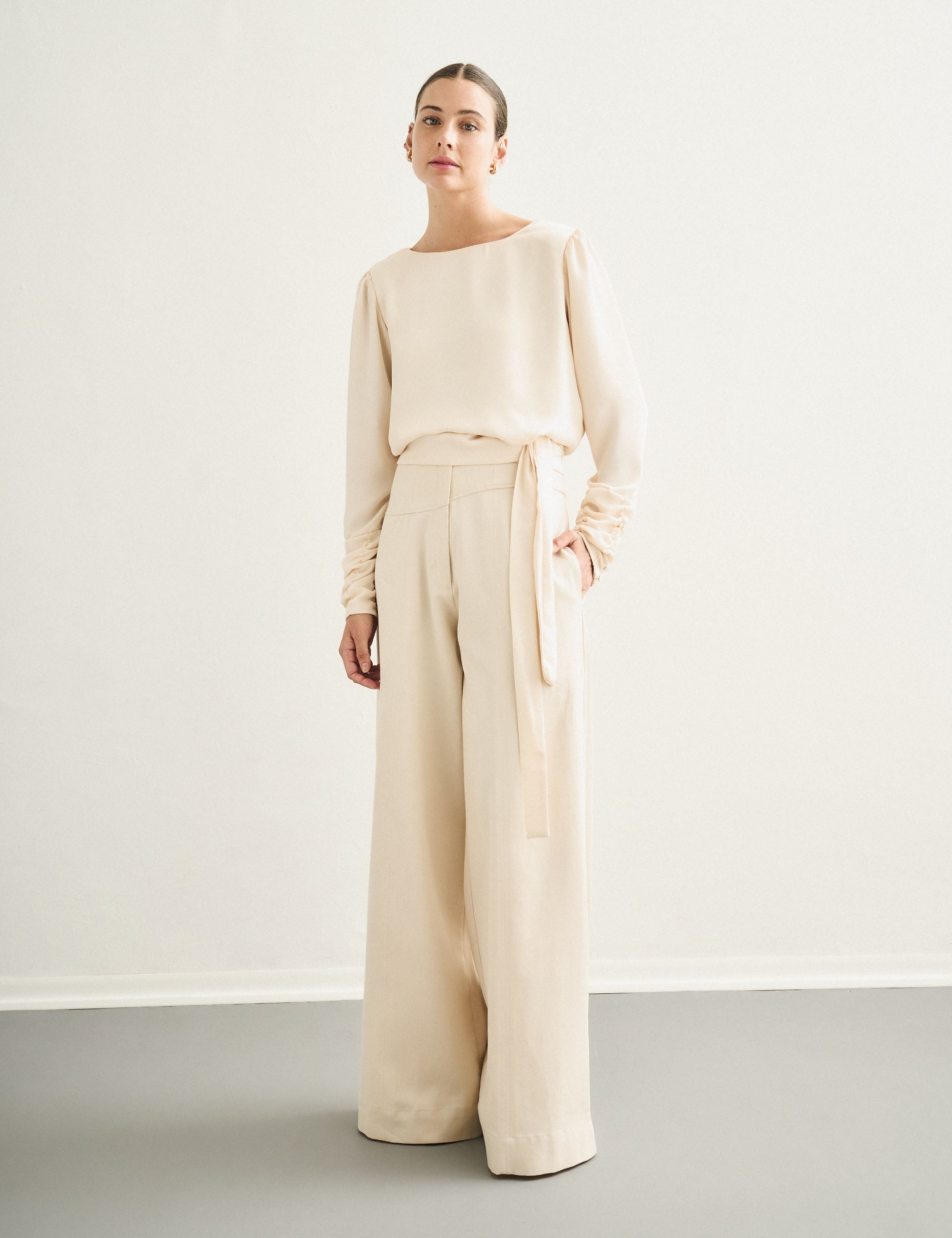 Blusa Transpasse Acetinada Pérola