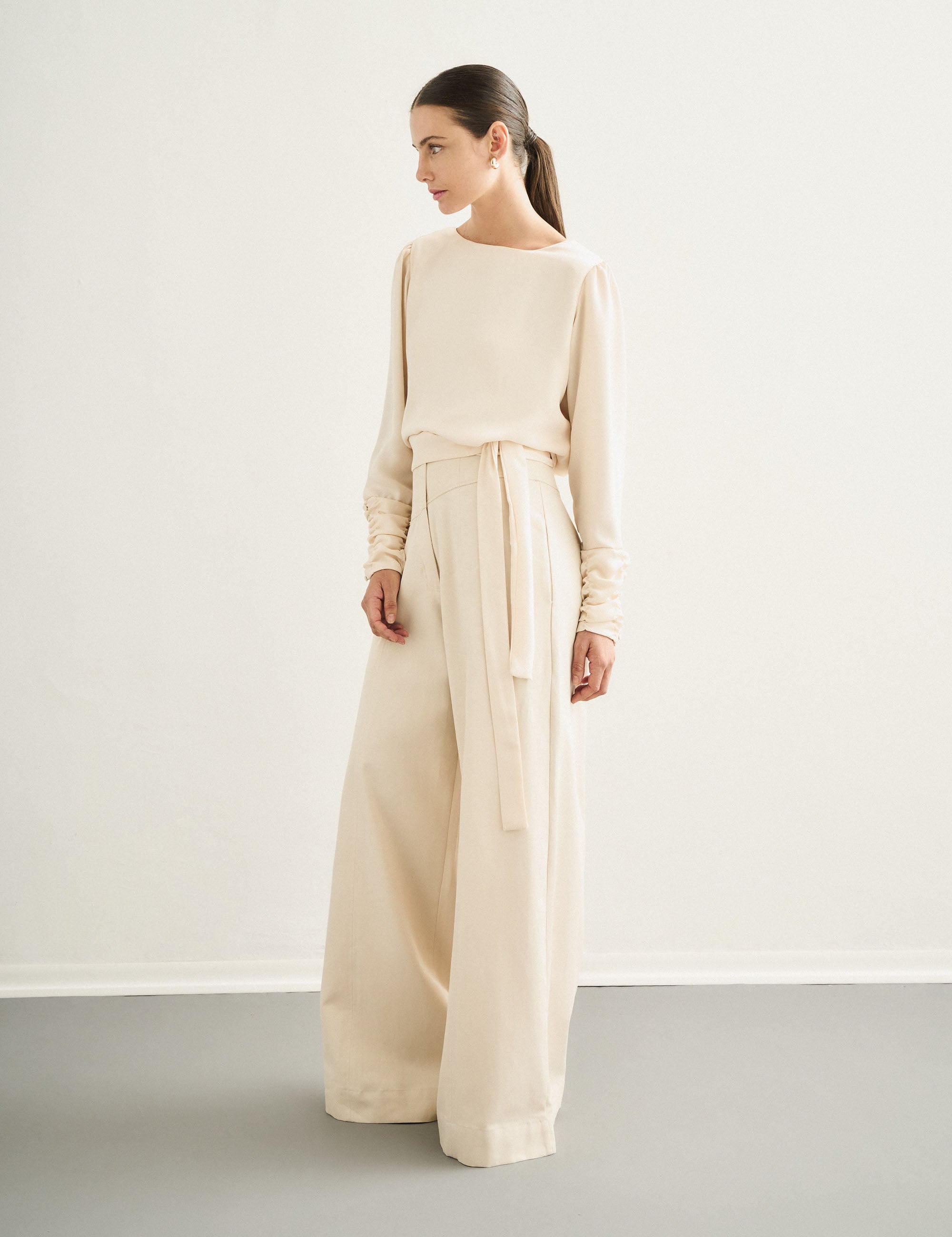 Blusa Transpasse Acetinada Pérola