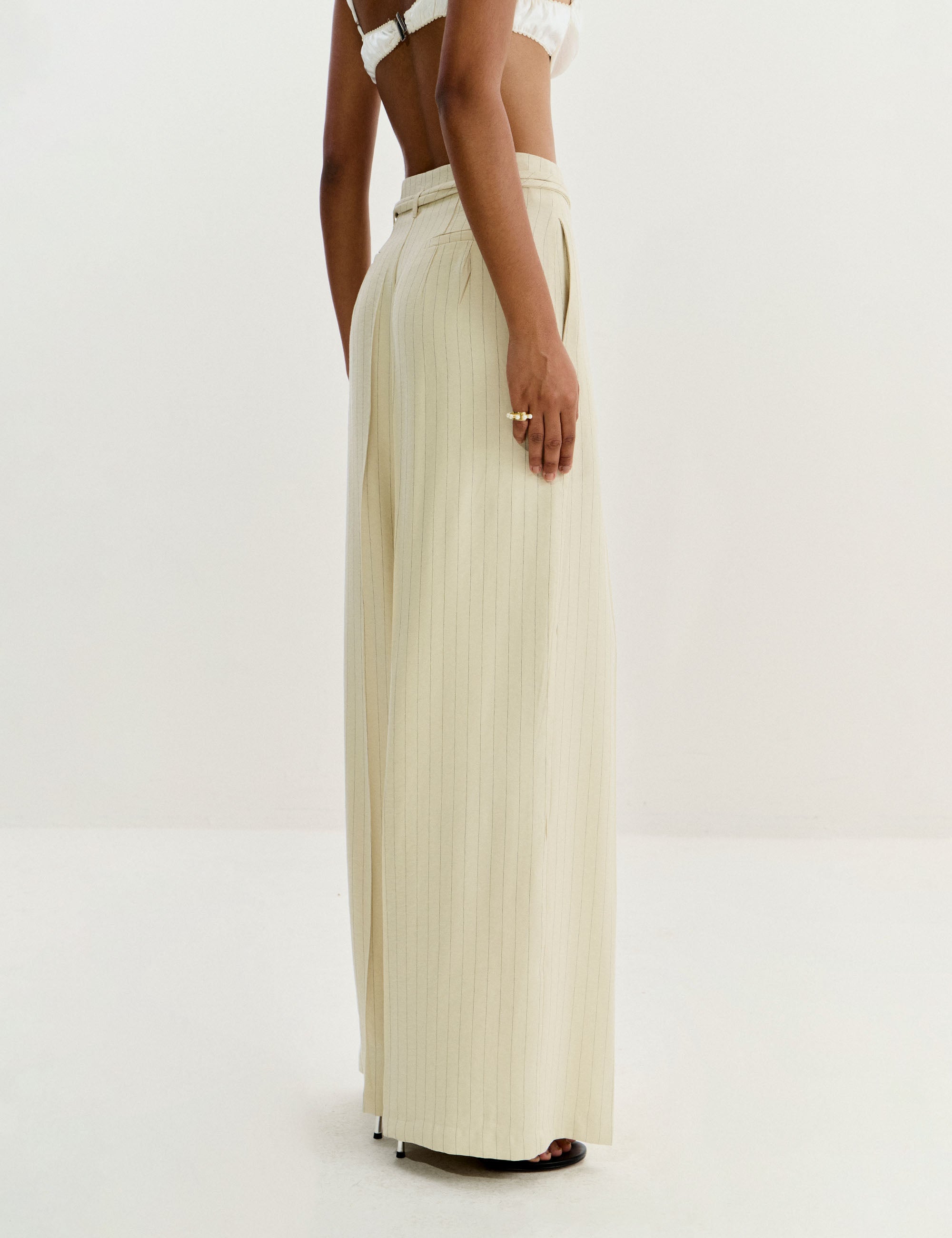 Calça Adrielly Viscolinho Areia