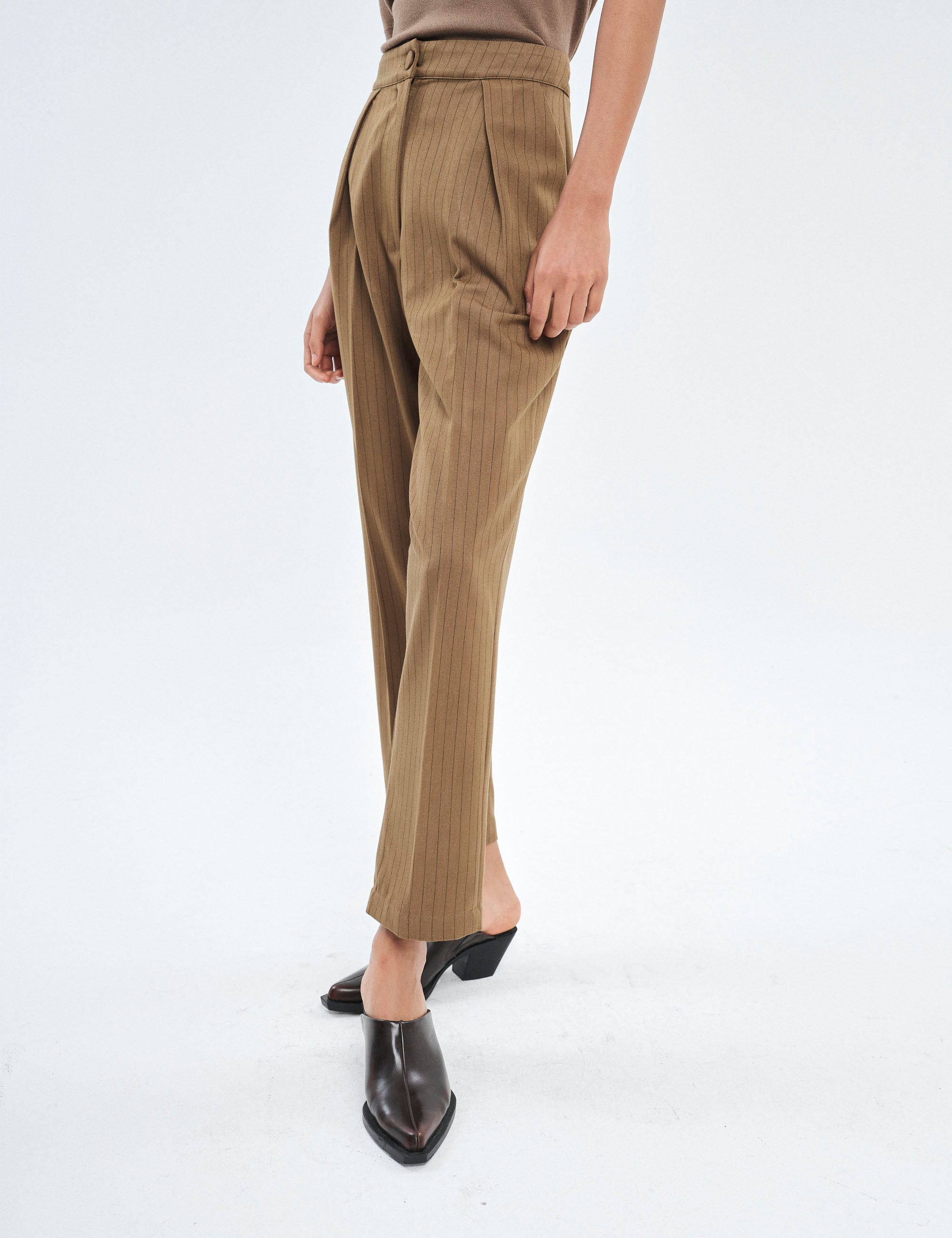 Calça Celeste Risca Marrom