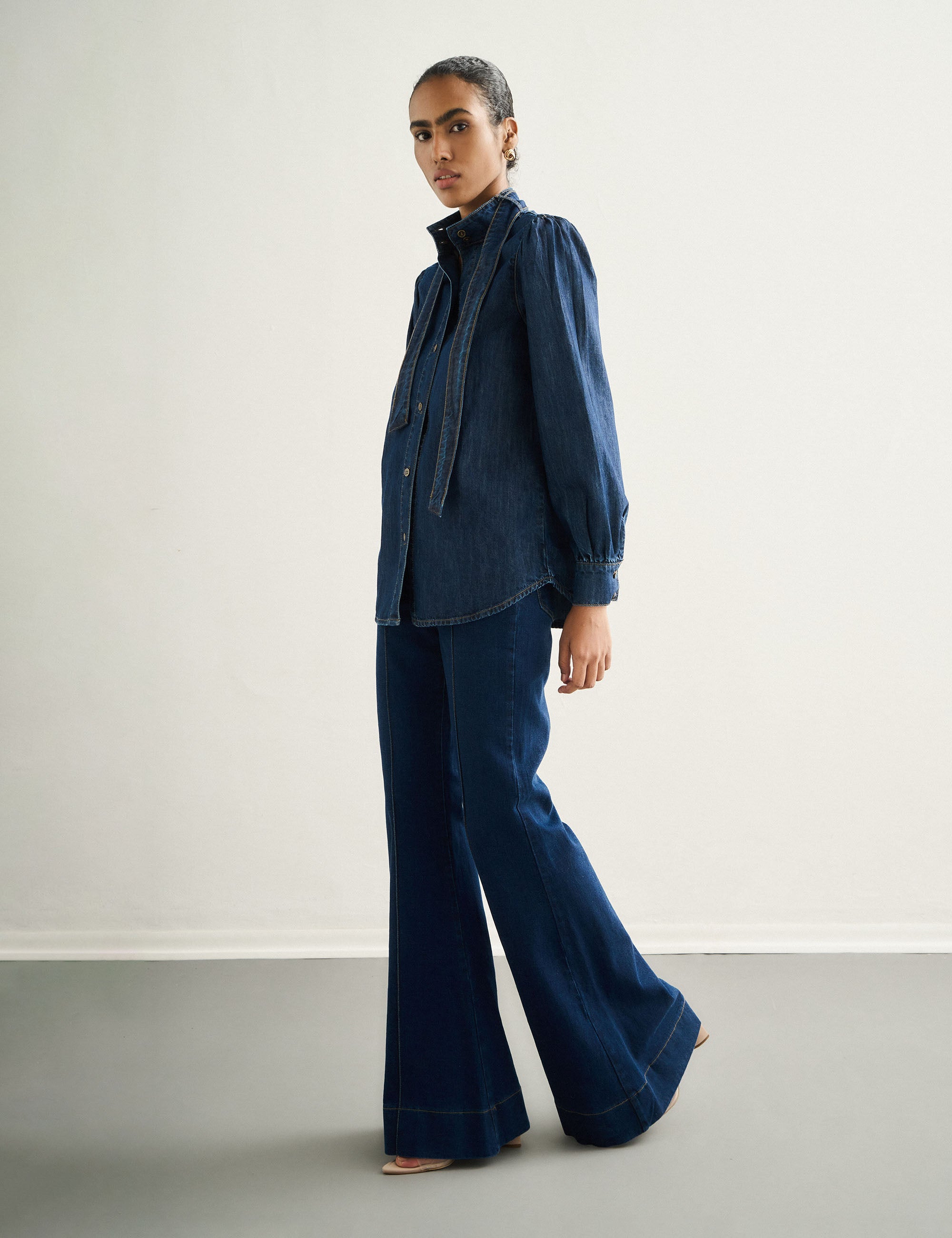 Calça Flare Denim Escuro