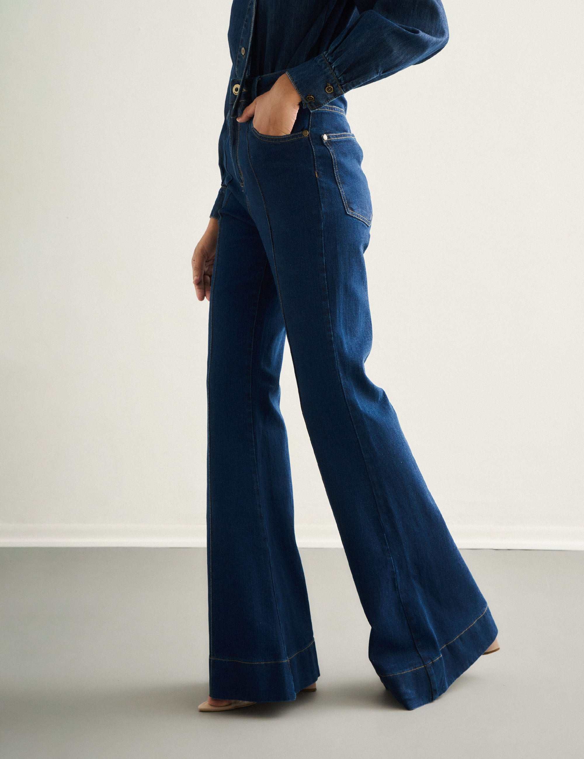 Calça Flare Denim Escuro | Nanaminze
