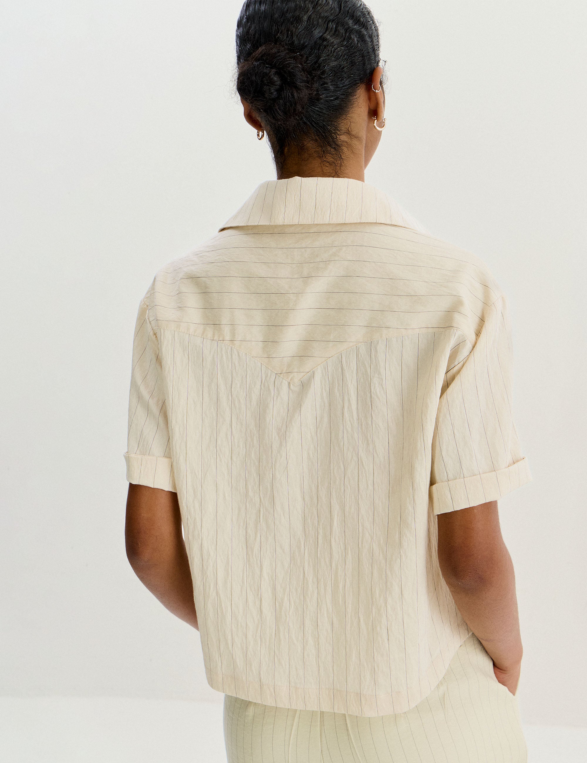 Camisa Adrielly Viscolinho Areia