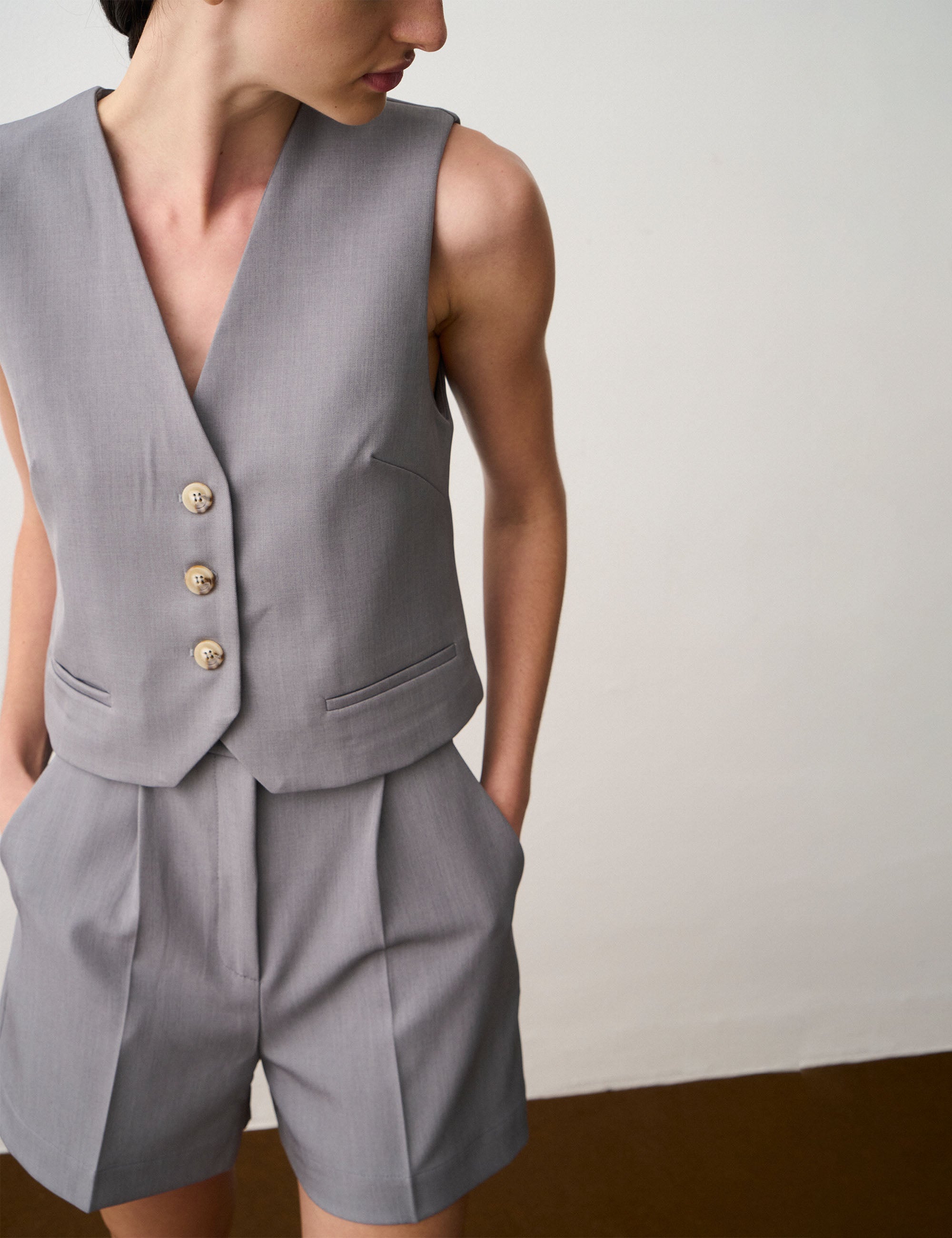 Shorts Melany Alfaiataria Cinza