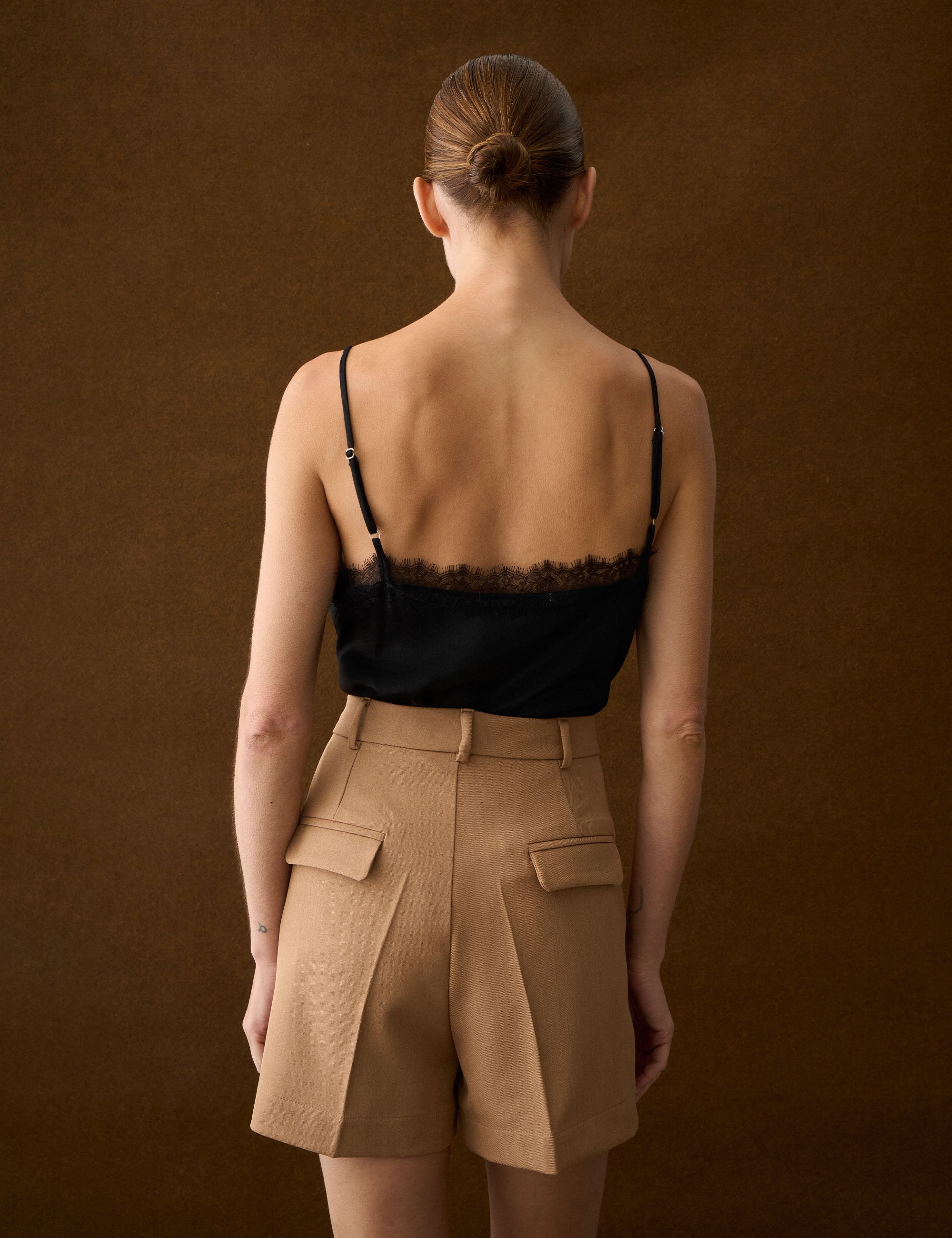 Shorts Melany Alfaiataria Camurça