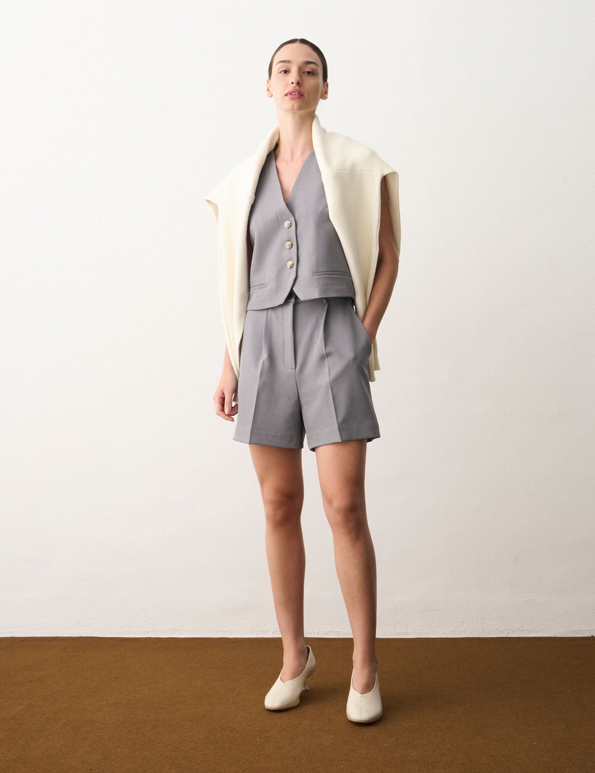 Shorts Melany Alfaiataria Cinza