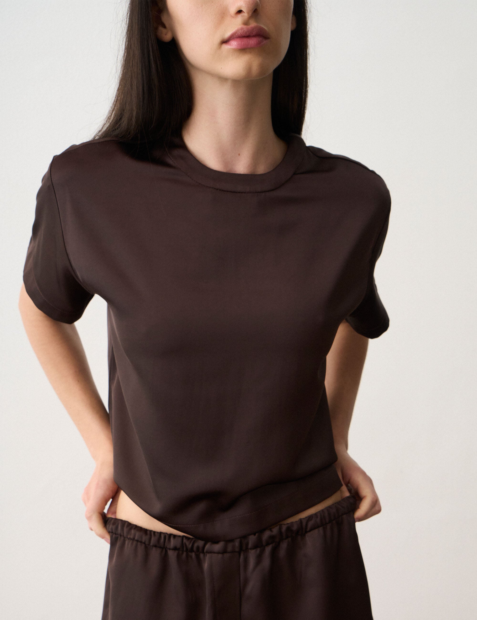 T-shirt Kate Acetinada Marrom