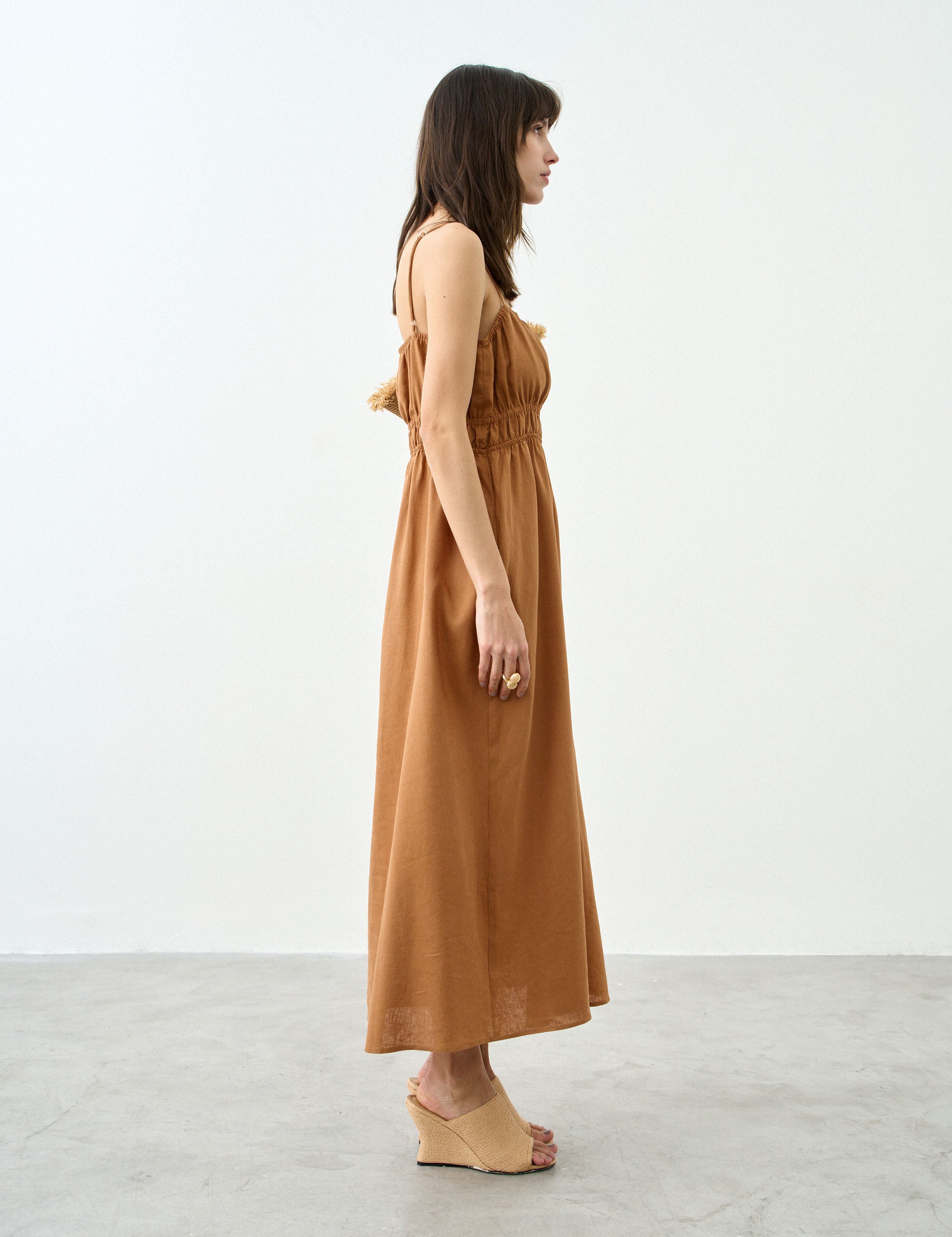 Vestido Adele Viscolinho Amendoa